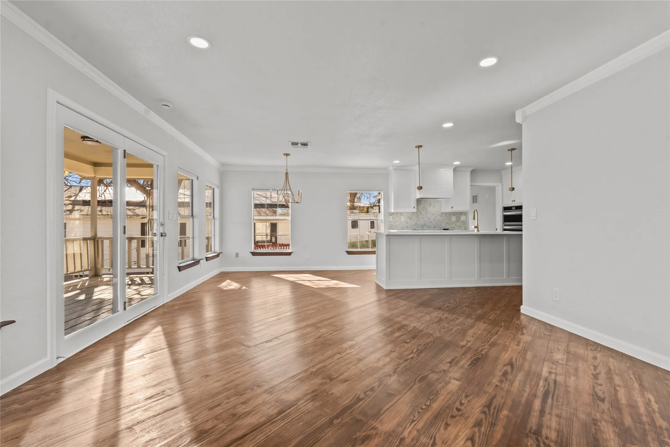 Single Family Residence For Rent in Parker County , 1701 E Lake Drive, Weatherford, Texas 76087, 3 Bedroom, 3 Bathroom, 2 Garage spaces, 1,563 Sqft, built in 0, mls#21307878, Real Estate Agent in Weatherford, Homes For Rent in Parker county, Homes For Rent in Weatherford, Realtor in Weatherford Texas, Real Estate Brokerage Independent Realty Texas, Luminita Cordes Realtor