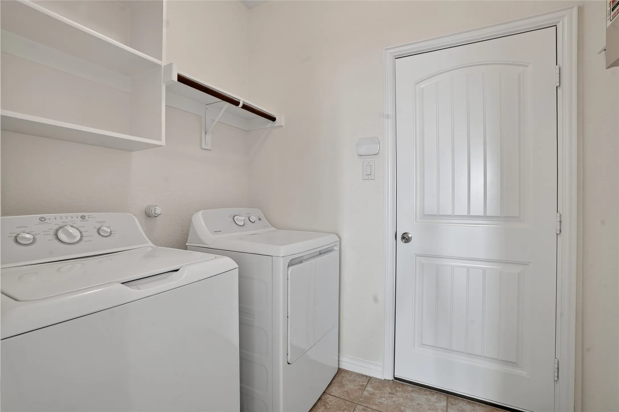 Single Family Residence For Sale in Collin County , 913 Avian Drive, Mc Kinney, Texas 75071, 4 Bedroom, 3 Bathroom, 2 Garage spaces, 3,141 Sqft, built in 2016, mls#21302175, Real Estate Agent in Mc Kinney, Homes For Sale in Collin county, Homes For Sale in Mc Kinney, Realtor in Mc Kinney Texas, Real Estate Brokerage Independent Realty Texas, Luminita Cordes Realtor