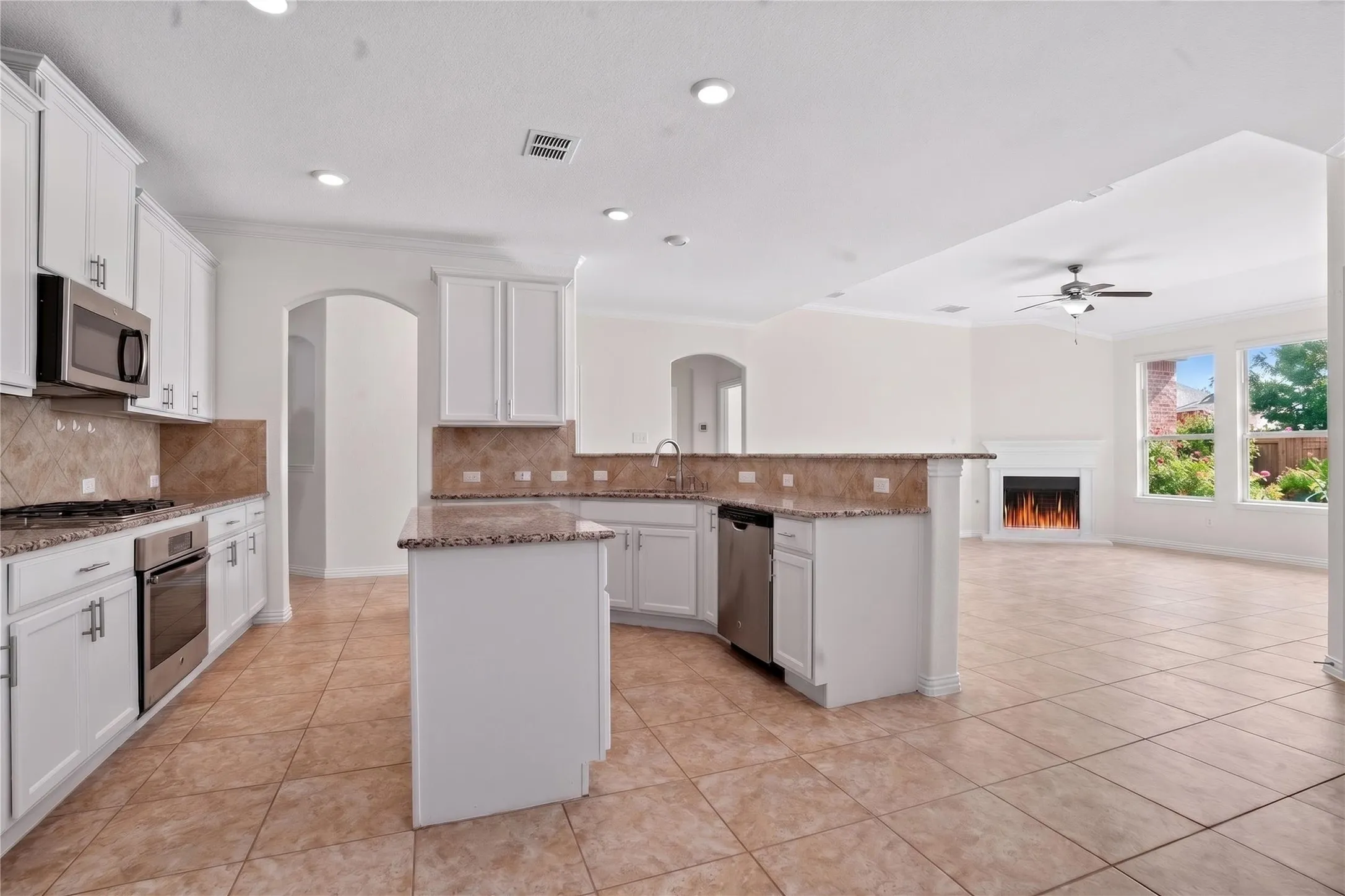 Single Family Residence For Sale in Collin County , 913 Avian Drive, Mc Kinney, Texas 75071, 4 Bedroom, 3 Bathroom, 2 Garage spaces, 3,141 Sqft, built in 2016, mls#21302175, Real Estate Agent in Mc Kinney, Homes For Sale in Collin county, Homes For Sale in Mc Kinney, Realtor in Mc Kinney Texas, Real Estate Brokerage Independent Realty Texas, Luminita Cordes Realtor