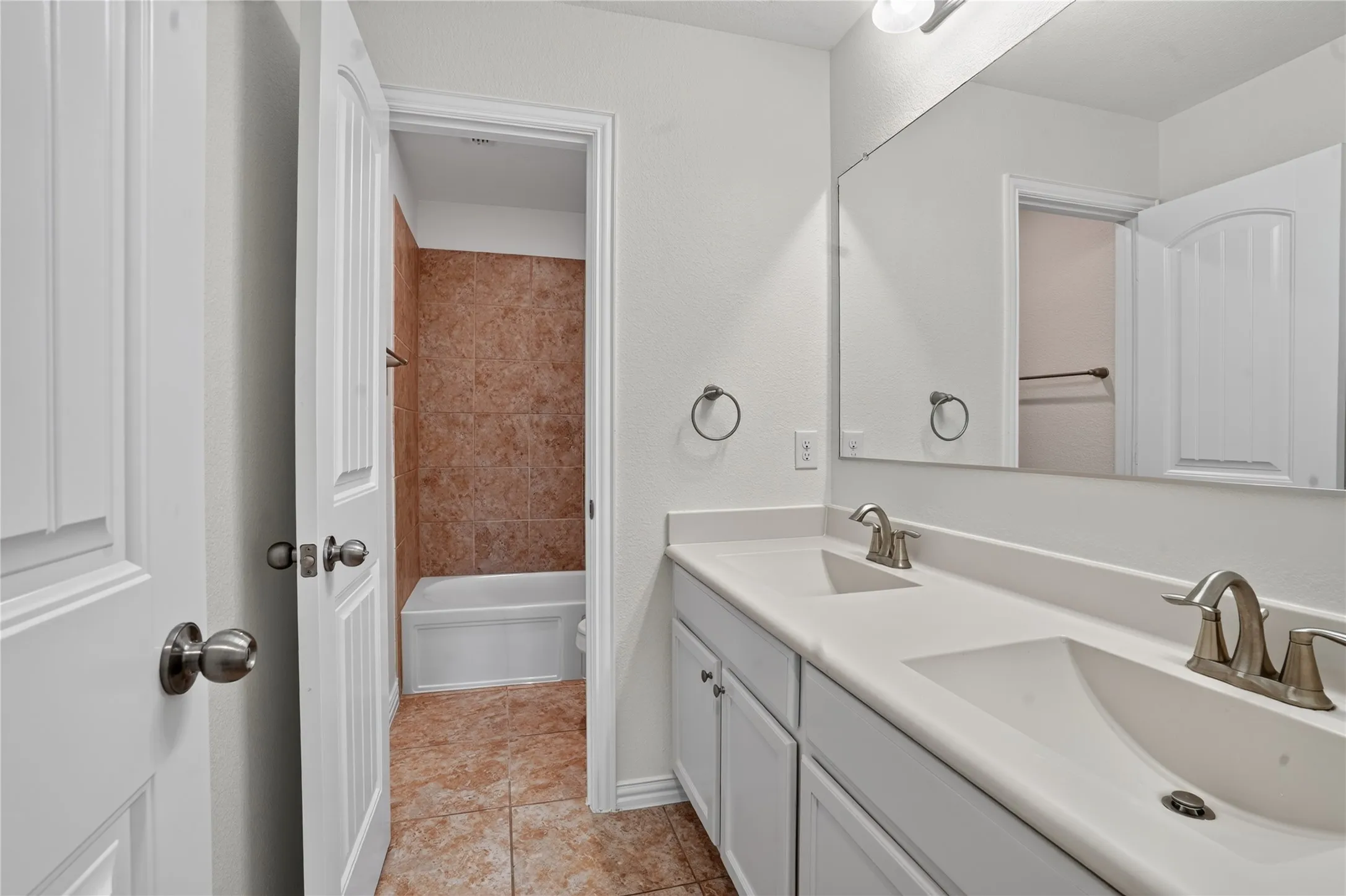 Single Family Residence For Sale in Collin County , 913 Avian Drive, Mc Kinney, Texas 75071, 4 Bedroom, 3 Bathroom, 2 Garage spaces, 3,141 Sqft, built in 2016, mls#21302175, Real Estate Agent in Mc Kinney, Homes For Sale in Collin county, Homes For Sale in Mc Kinney, Realtor in Mc Kinney Texas, Real Estate Brokerage Independent Realty Texas, Luminita Cordes Realtor