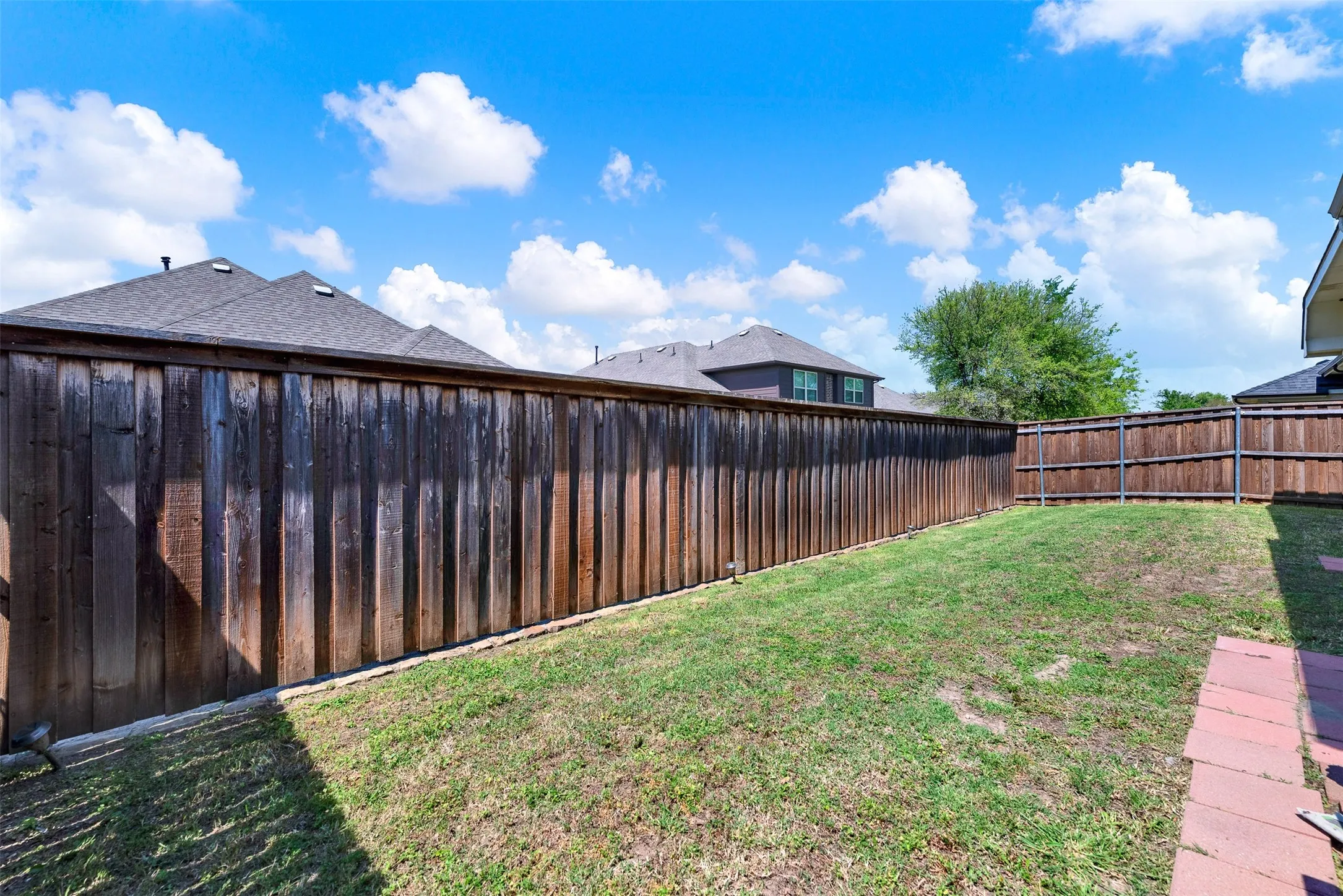 Single Family Residence For Sale in Denton County , 512 Turnstone Drive, Little Elm, Texas 75068, 3 Bedroom, 2 Bathroom, 2 Garage spaces, 2,226 Sqft, built in 2008, mls#21293581, Real Estate Agent in Little Elm, Homes For Sale in Denton county, Homes For Sale in Little Elm, Realtor in Little Elm Texas, Real Estate Brokerage Independent Realty Texas, Luminita Cordes Realtor