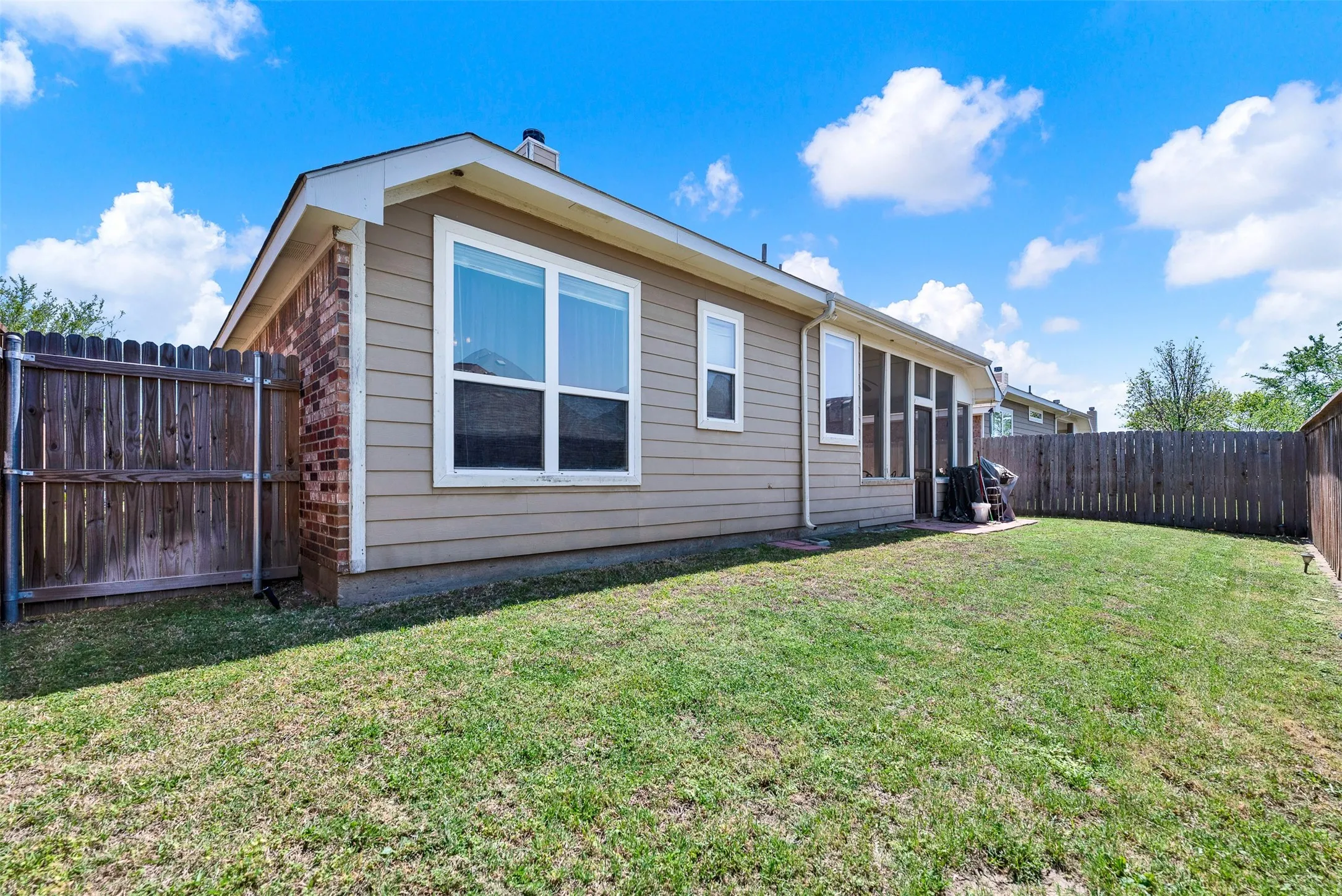 Single Family Residence For Sale in Denton County , 512 Turnstone Drive, Little Elm, Texas 75068, 3 Bedroom, 2 Bathroom, 2 Garage spaces, 2,226 Sqft, built in 2008, mls#21293581, Real Estate Agent in Little Elm, Homes For Sale in Denton county, Homes For Sale in Little Elm, Realtor in Little Elm Texas, Real Estate Brokerage Independent Realty Texas, Luminita Cordes Realtor