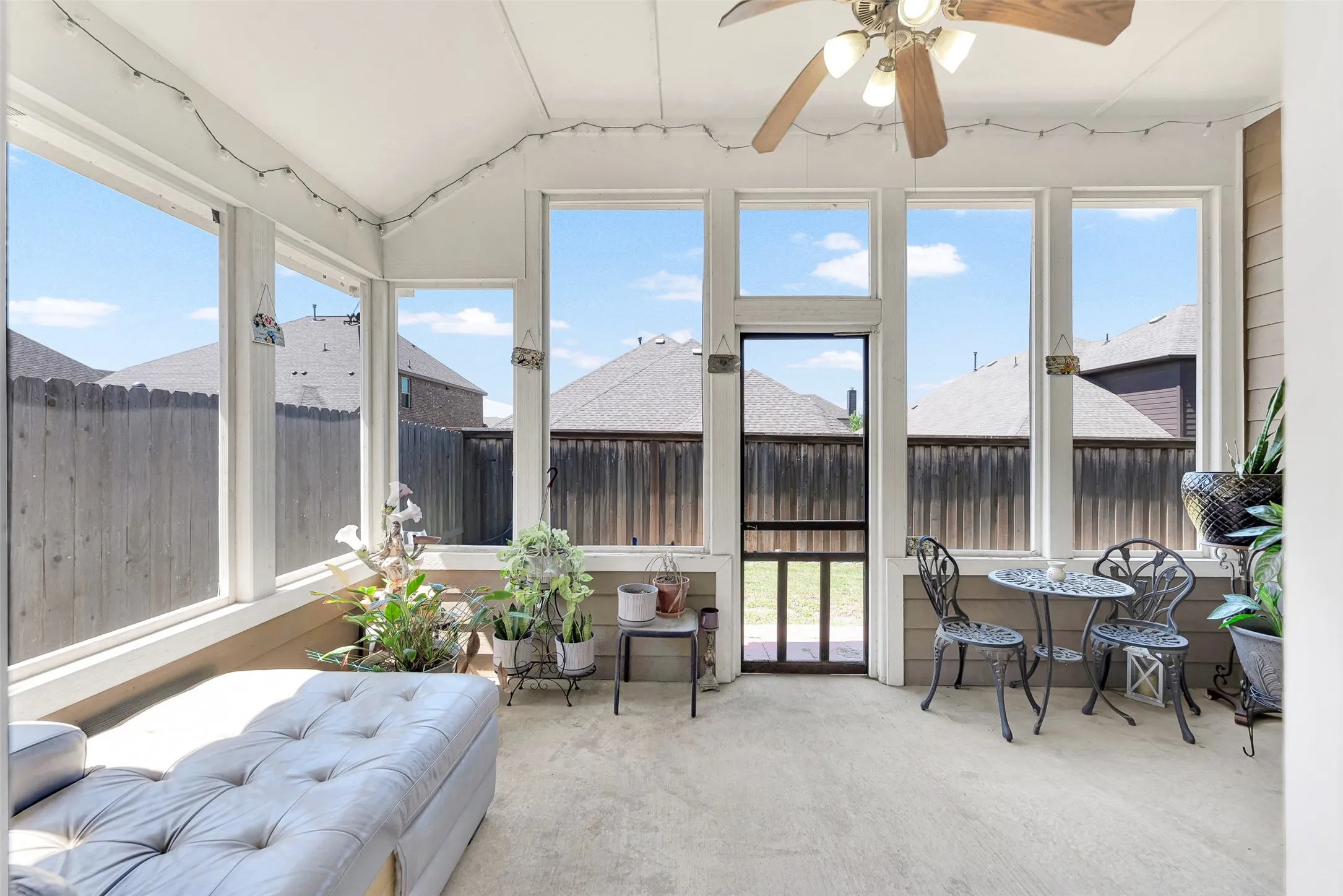 Single Family Residence For Sale in Denton County , 512 Turnstone Drive, Little Elm, Texas 75068, 3 Bedroom, 2 Bathroom, 2 Garage spaces, 2,226 Sqft, built in 2008, mls#21293581, Real Estate Agent in Little Elm, Homes For Sale in Denton county, Homes For Sale in Little Elm, Realtor in Little Elm Texas, Real Estate Brokerage Independent Realty Texas, Luminita Cordes Realtor