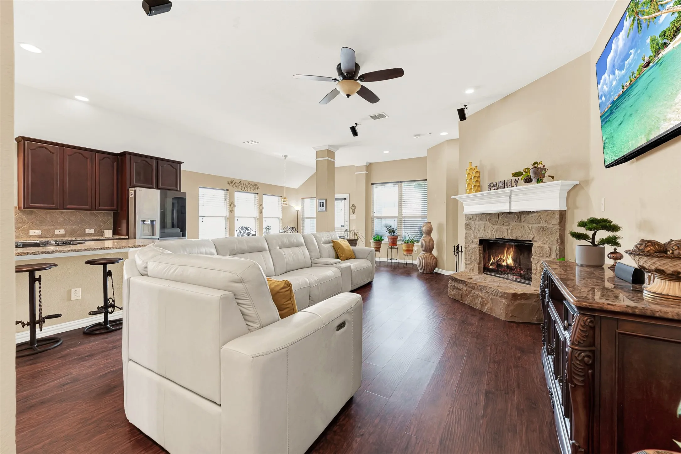 Single Family Residence For Sale in Denton County , 512 Turnstone Drive, Little Elm, Texas 75068, 3 Bedroom, 2 Bathroom, 2 Garage spaces, 2,226 Sqft, built in 2008, mls#21293581, Real Estate Agent in Little Elm, Homes For Sale in Denton county, Homes For Sale in Little Elm, Realtor in Little Elm Texas, Real Estate Brokerage Independent Realty Texas, Luminita Cordes Realtor