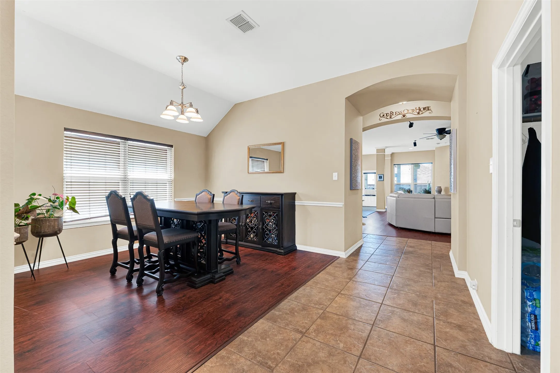 Single Family Residence For Sale in Denton County , 512 Turnstone Drive, Little Elm, Texas 75068, 3 Bedroom, 2 Bathroom, 2 Garage spaces, 2,226 Sqft, built in 2008, mls#21293581, Real Estate Agent in Little Elm, Homes For Sale in Denton county, Homes For Sale in Little Elm, Realtor in Little Elm Texas, Real Estate Brokerage Independent Realty Texas, Luminita Cordes Realtor
