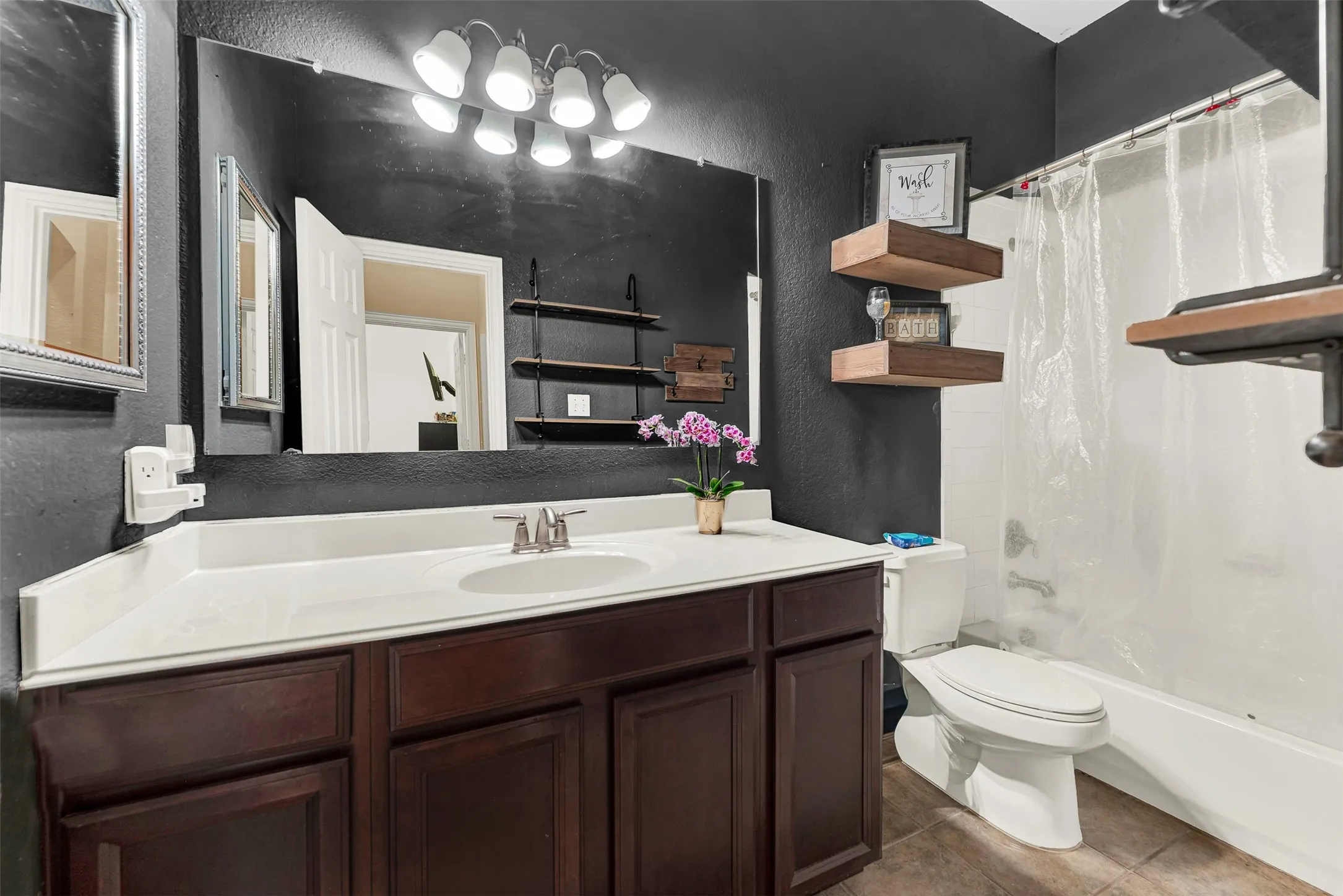Single Family Residence For Sale in Denton County , 512 Turnstone Drive, Little Elm, Texas 75068, 3 Bedroom, 2 Bathroom, 2 Garage spaces, 2,226 Sqft, built in 2008, mls#21293581, Real Estate Agent in Little Elm, Homes For Sale in Denton county, Homes For Sale in Little Elm, Realtor in Little Elm Texas, Real Estate Brokerage Independent Realty Texas, Luminita Cordes Realtor