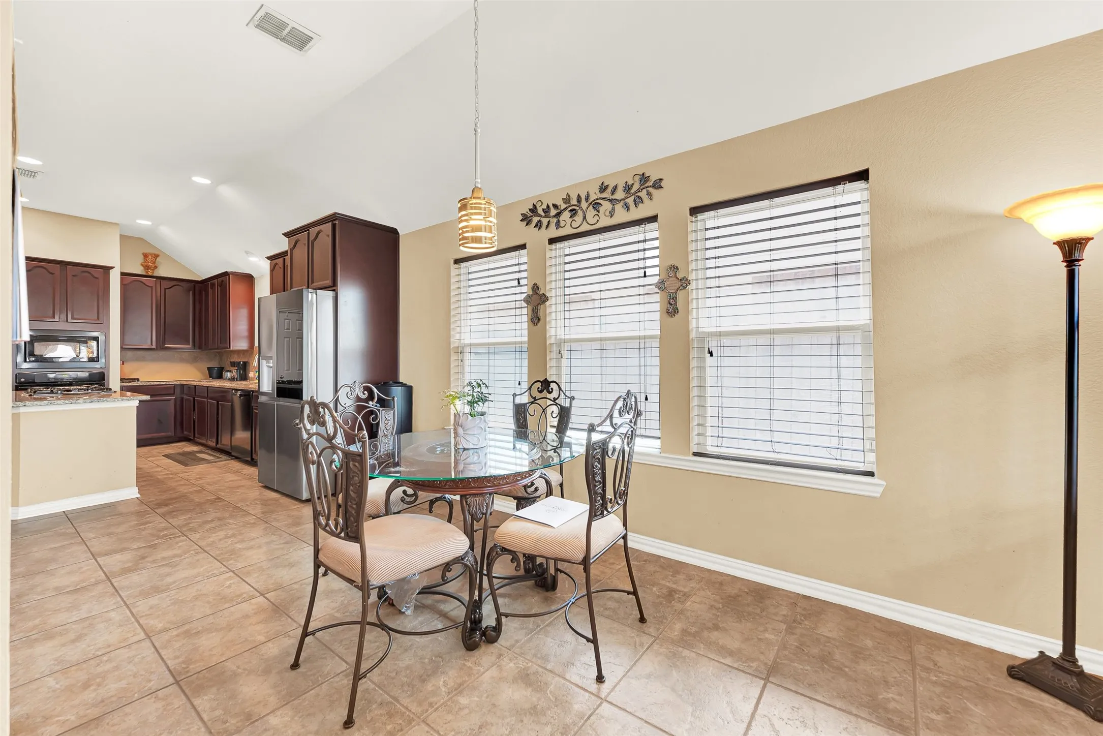 Single Family Residence For Sale in Denton County , 512 Turnstone Drive, Little Elm, Texas 75068, 3 Bedroom, 2 Bathroom, 2 Garage spaces, 2,226 Sqft, built in 2008, mls#21293581, Real Estate Agent in Little Elm, Homes For Sale in Denton county, Homes For Sale in Little Elm, Realtor in Little Elm Texas, Real Estate Brokerage Independent Realty Texas, Luminita Cordes Realtor