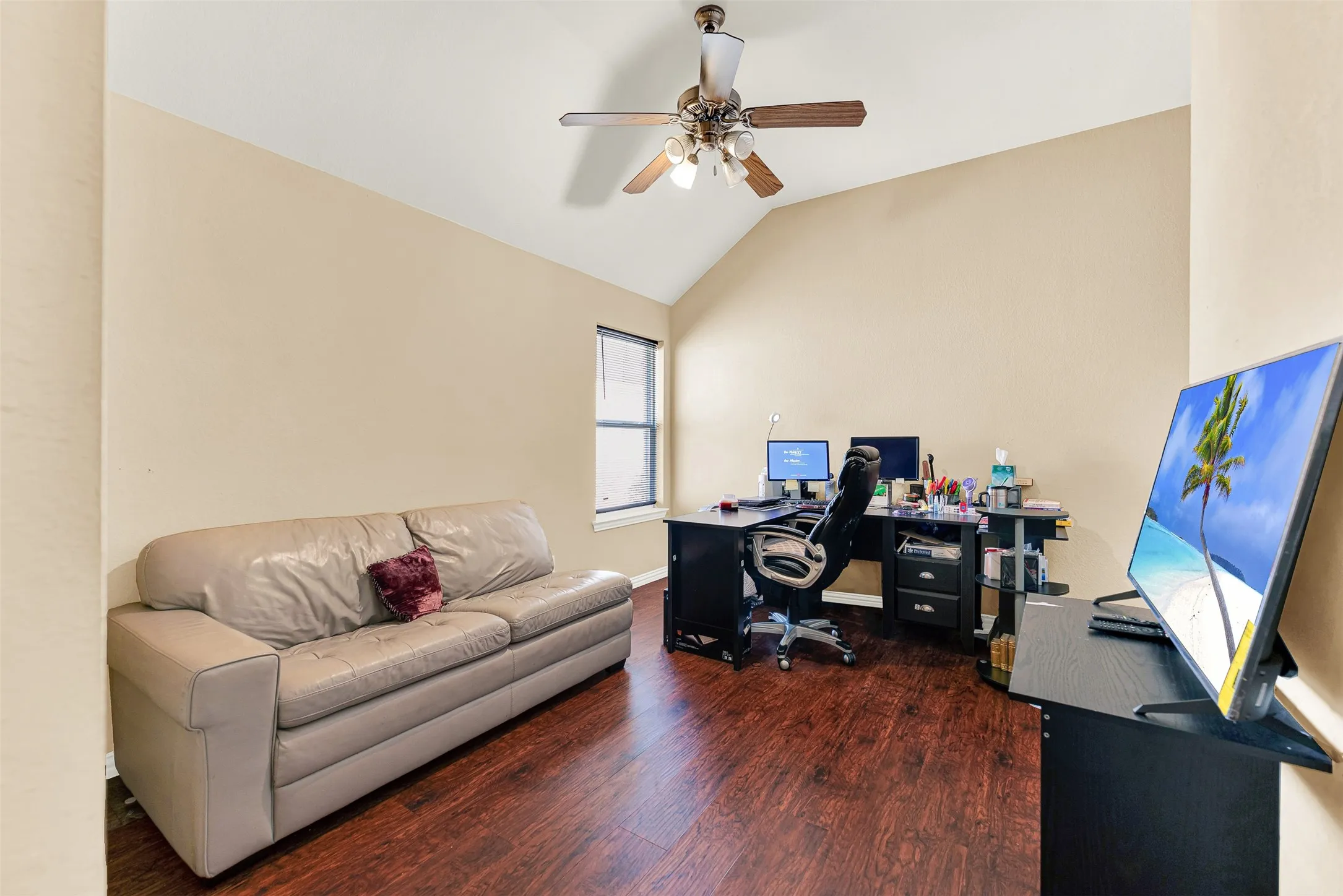 Single Family Residence For Sale in Denton County , 512 Turnstone Drive, Little Elm, Texas 75068, 3 Bedroom, 2 Bathroom, 2 Garage spaces, 2,226 Sqft, built in 2008, mls#21293581, Real Estate Agent in Little Elm, Homes For Sale in Denton county, Homes For Sale in Little Elm, Realtor in Little Elm Texas, Real Estate Brokerage Independent Realty Texas, Luminita Cordes Realtor
