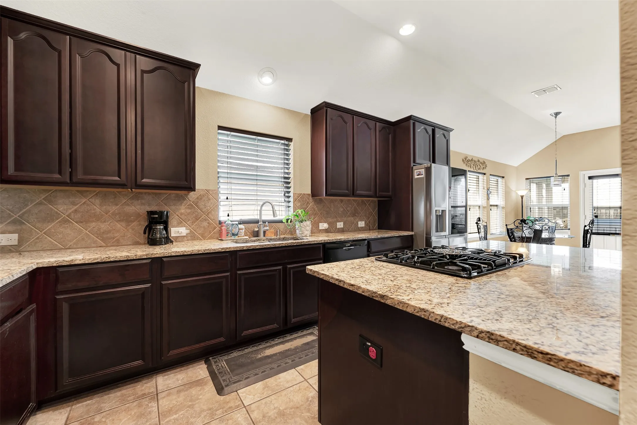 Single Family Residence For Sale in Denton County , 512 Turnstone Drive, Little Elm, Texas 75068, 3 Bedroom, 2 Bathroom, 2 Garage spaces, 2,226 Sqft, built in 2008, mls#21293581, Real Estate Agent in Little Elm, Homes For Sale in Denton county, Homes For Sale in Little Elm, Realtor in Little Elm Texas, Real Estate Brokerage Independent Realty Texas, Luminita Cordes Realtor