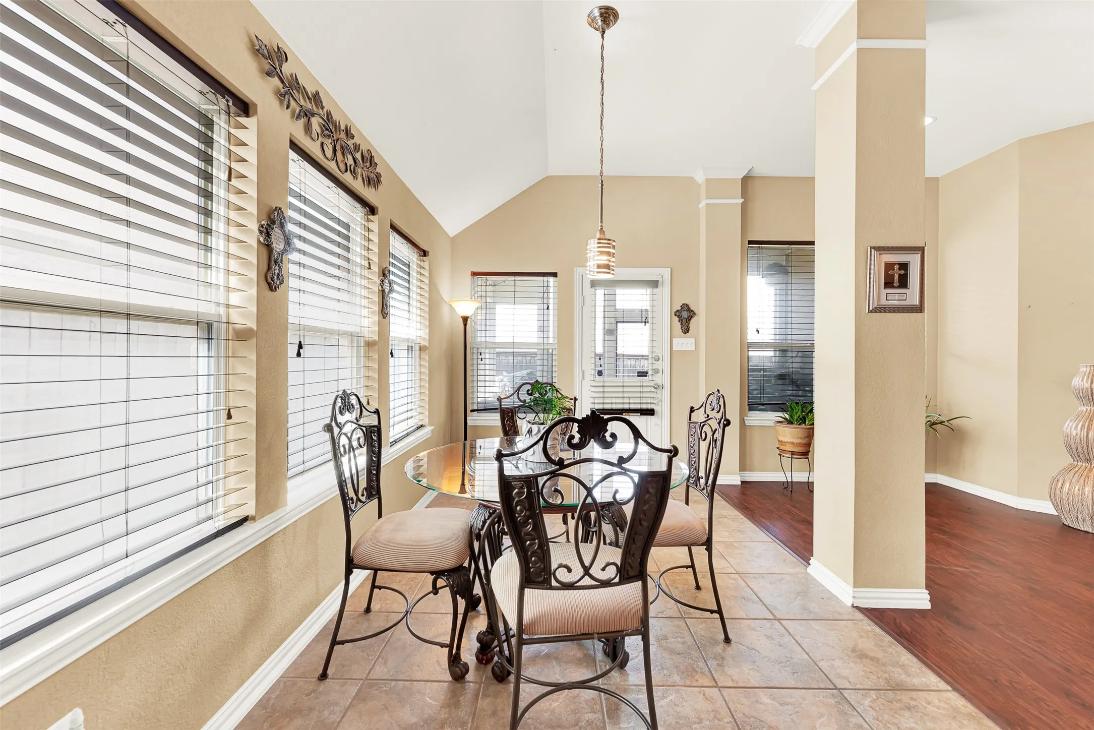 Single Family Residence For Sale in Denton County , 512 Turnstone Drive, Little Elm, Texas 75068, 3 Bedroom, 2 Bathroom, 2 Garage spaces, 2,226 Sqft, built in 2008, mls#21293581, Real Estate Agent in Little Elm, Homes For Sale in Denton county, Homes For Sale in Little Elm, Realtor in Little Elm Texas, Real Estate Brokerage Independent Realty Texas, Luminita Cordes Realtor