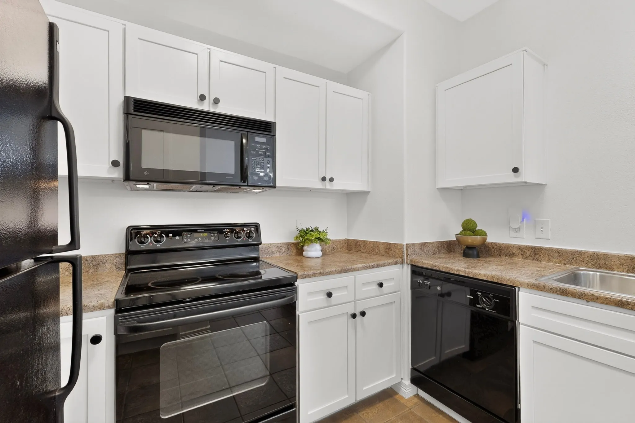 Condominium For Sale in Dallas County , 330 Las Colinas Boulevard E 220, Irving, Texas 75039, 1 Bedroom, 1 Bathroom, 1 Garage spaces, 813 Sqft, built in 2001, mls#21307870, Real Estate Agent in Irving, Homes For Sale in Dallas county, Homes For Sale in Irving, Realtor in Irving Texas, Real Estate Brokerage Independent Realty Texas, Luminita Cordes Realtor