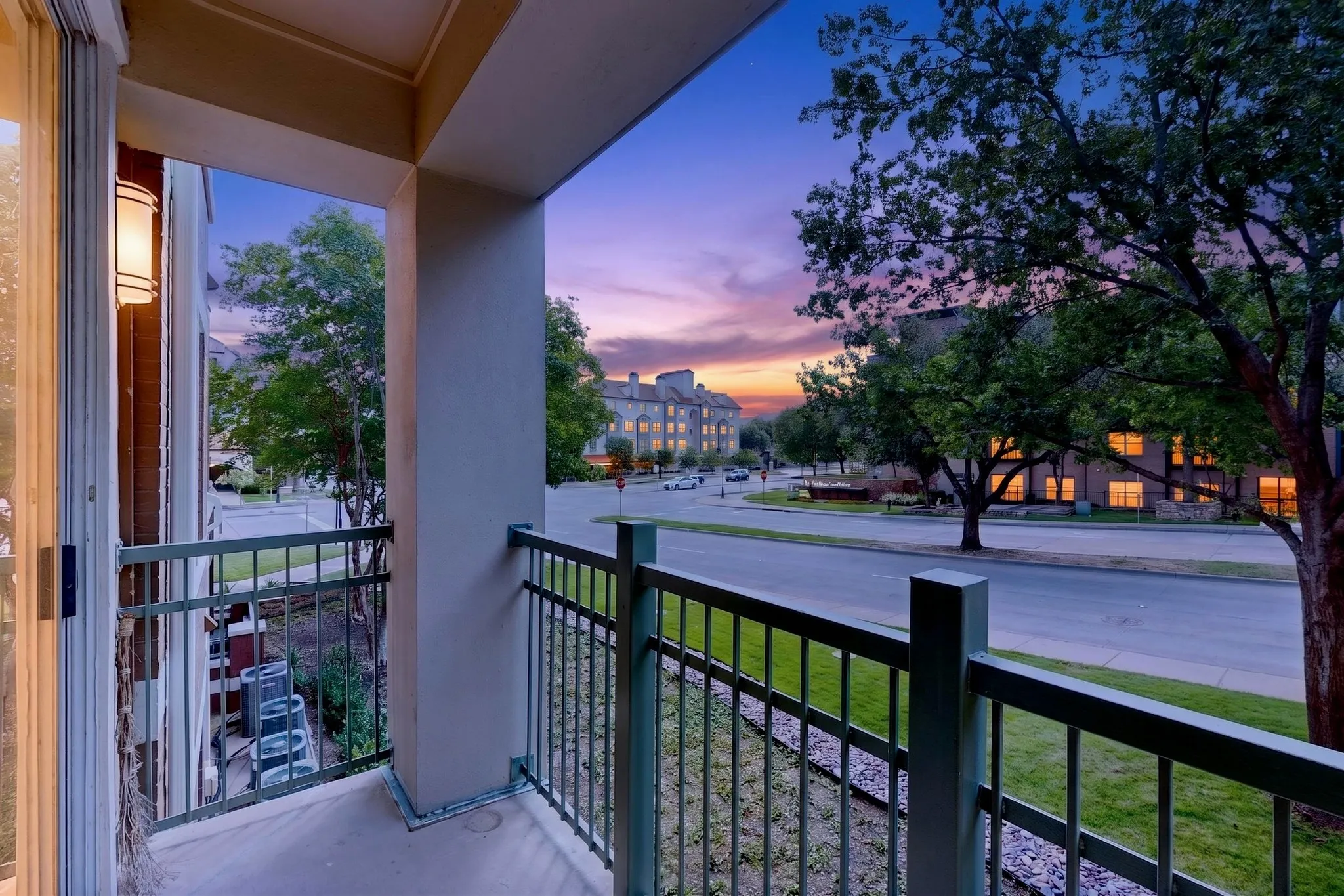 Condominium For Sale in Dallas County , 330 Las Colinas Boulevard E 220, Irving, Texas 75039, 1 Bedroom, 1 Bathroom, 1 Garage spaces, 813 Sqft, built in 2001, mls#21307870, Real Estate Agent in Irving, Homes For Sale in Dallas county, Homes For Sale in Irving, Realtor in Irving Texas, Real Estate Brokerage Independent Realty Texas, Luminita Cordes Realtor
