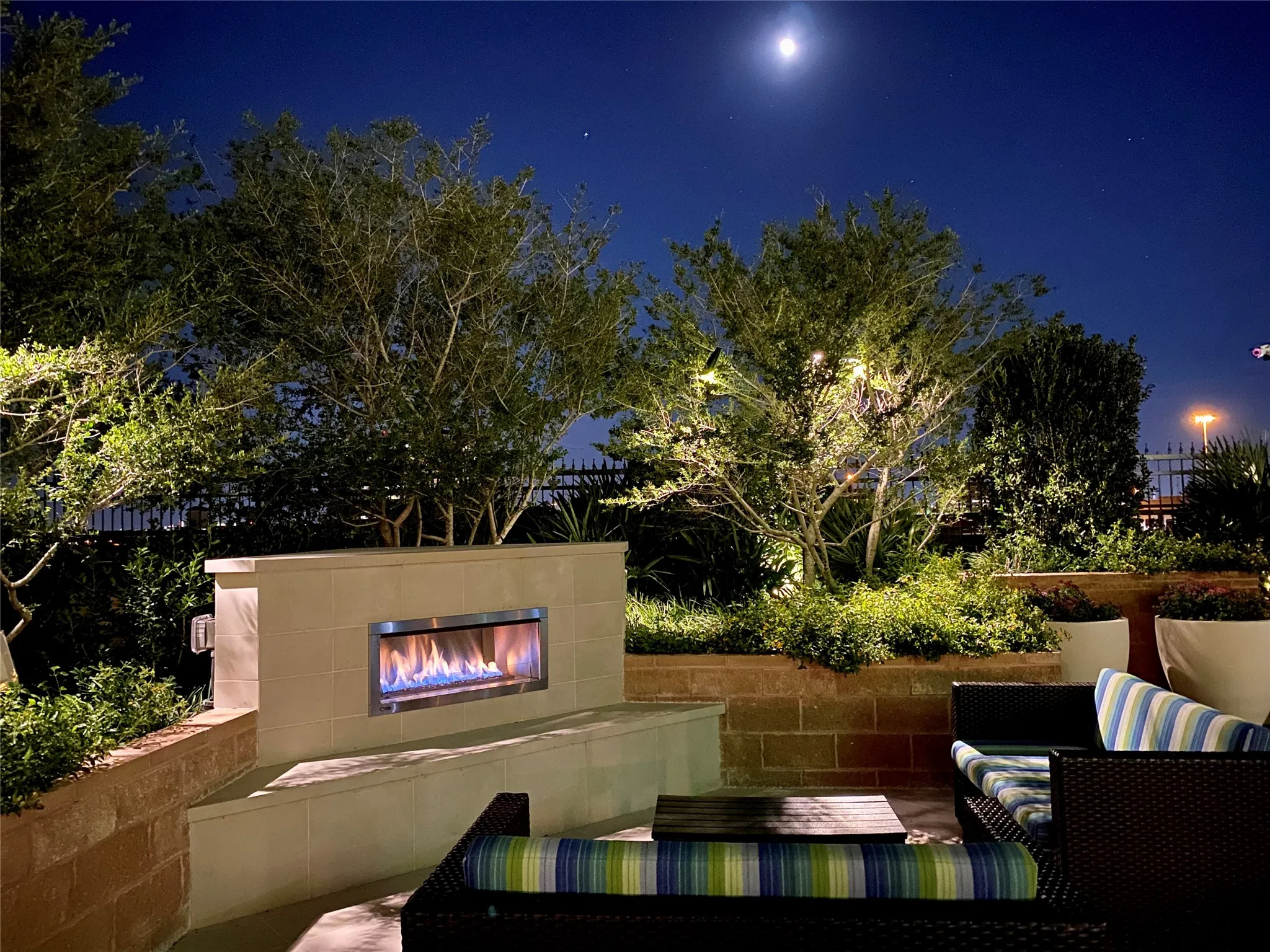Condominium For Sale in Dallas County , 330 Las Colinas Boulevard E 220, Irving, Texas 75039, 1 Bedroom, 1 Bathroom, 1 Garage spaces, 813 Sqft, built in 2001, mls#21307870, Real Estate Agent in Irving, Homes For Sale in Dallas county, Homes For Sale in Irving, Realtor in Irving Texas, Real Estate Brokerage Independent Realty Texas, Luminita Cordes Realtor