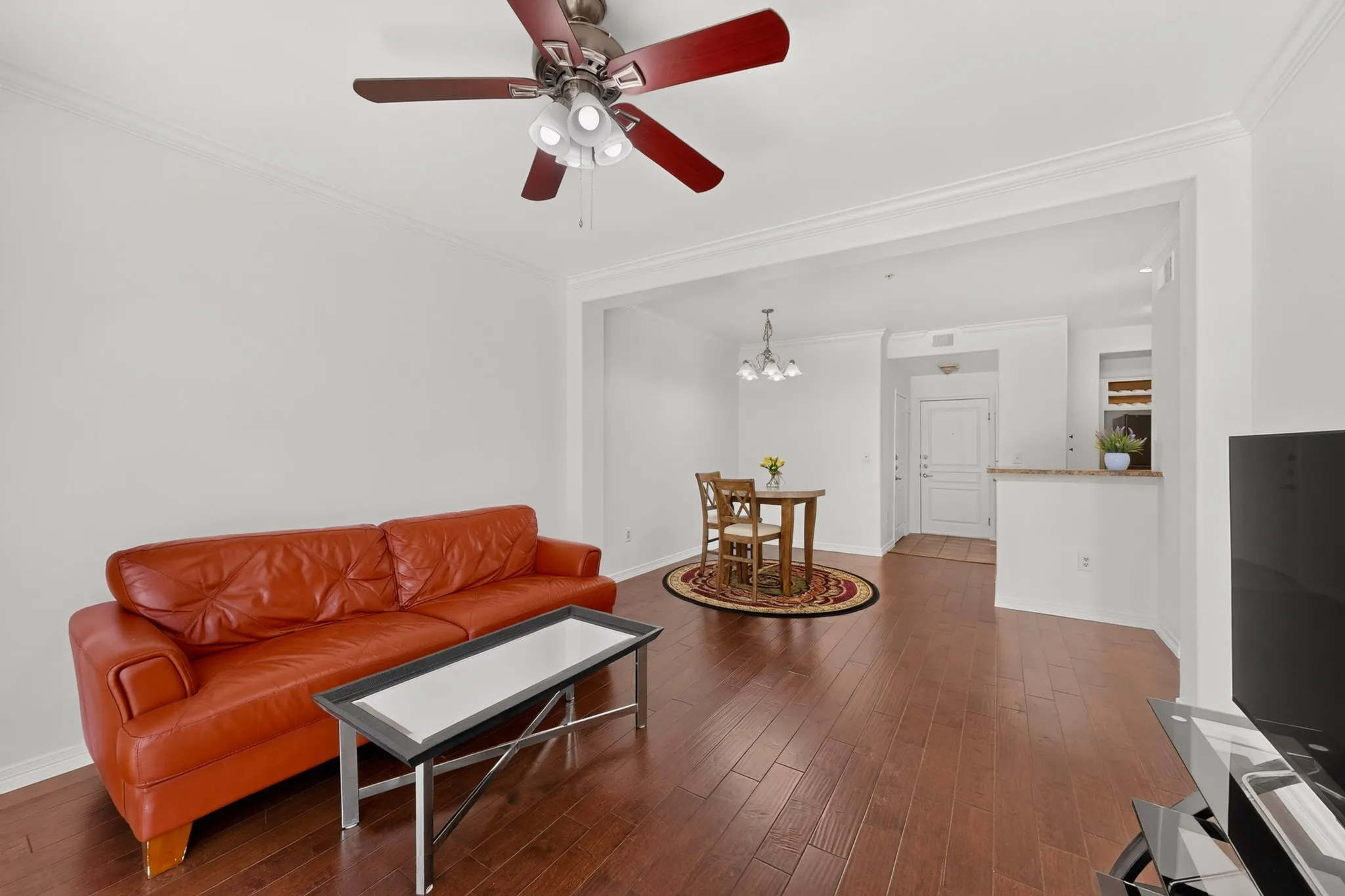 Condominium For Sale in Dallas County , 330 Las Colinas Boulevard E 220, Irving, Texas 75039, 1 Bedroom, 1 Bathroom, 1 Garage spaces, 813 Sqft, built in 2001, mls#21307870, Real Estate Agent in Irving, Homes For Sale in Dallas county, Homes For Sale in Irving, Realtor in Irving Texas, Real Estate Brokerage Independent Realty Texas, Luminita Cordes Realtor