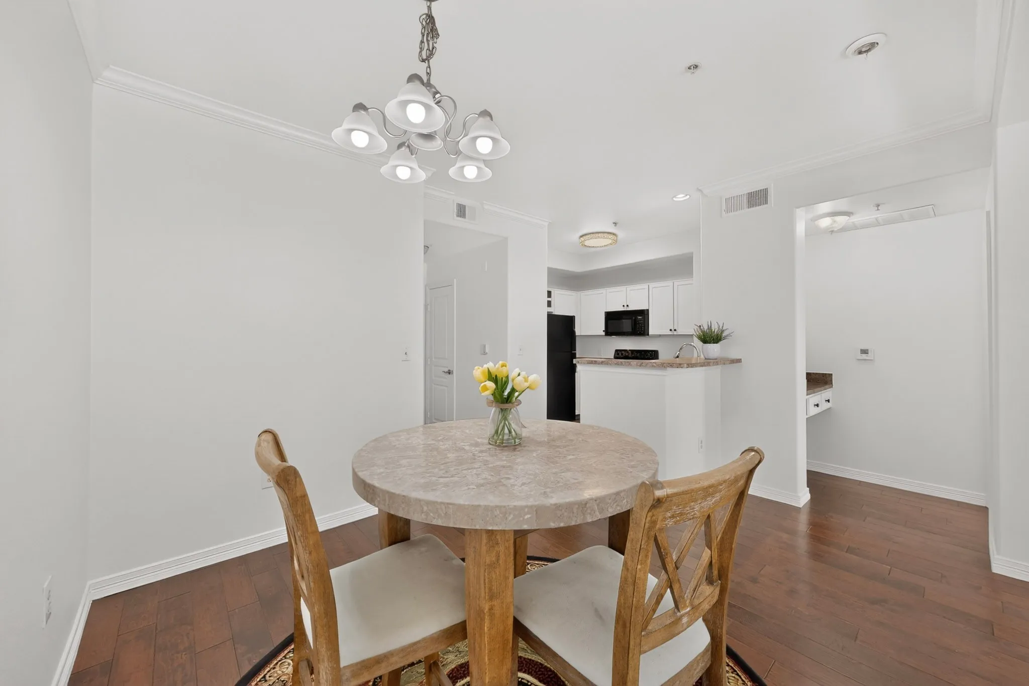 Condominium For Sale in Dallas County , 330 Las Colinas Boulevard E 220, Irving, Texas 75039, 1 Bedroom, 1 Bathroom, 1 Garage spaces, 813 Sqft, built in 2001, mls#21307870, Real Estate Agent in Irving, Homes For Sale in Dallas county, Homes For Sale in Irving, Realtor in Irving Texas, Real Estate Brokerage Independent Realty Texas, Luminita Cordes Realtor