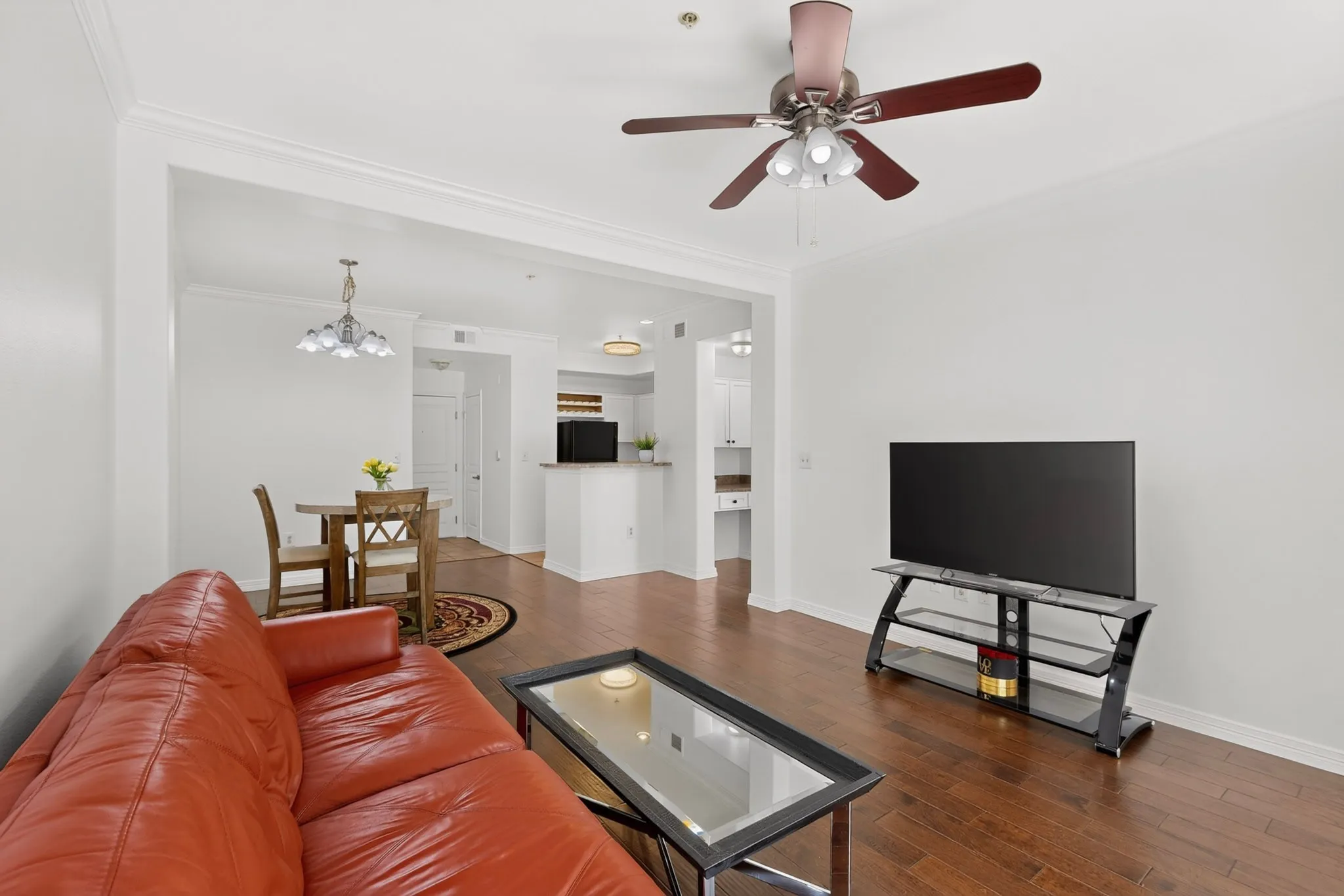 Condominium For Sale in Dallas County , 330 Las Colinas Boulevard E 220, Irving, Texas 75039, 1 Bedroom, 1 Bathroom, 1 Garage spaces, 813 Sqft, built in 2001, mls#21307870, Real Estate Agent in Irving, Homes For Sale in Dallas county, Homes For Sale in Irving, Realtor in Irving Texas, Real Estate Brokerage Independent Realty Texas, Luminita Cordes Realtor