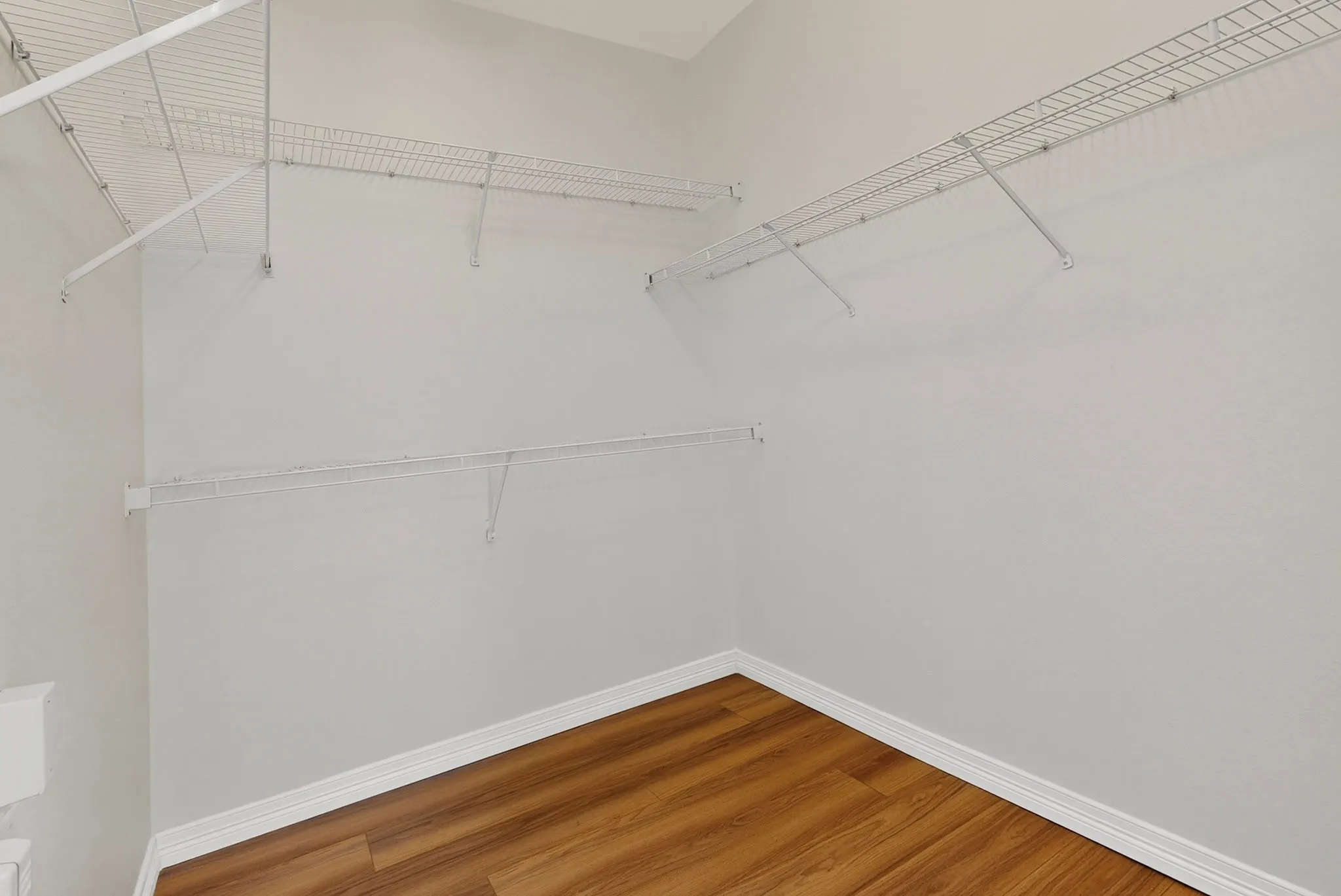 Condominium For Sale in Dallas County , 330 Las Colinas Boulevard E 220, Irving, Texas 75039, 1 Bedroom, 1 Bathroom, 1 Garage spaces, 813 Sqft, built in 2001, mls#21307870, Real Estate Agent in Irving, Homes For Sale in Dallas county, Homes For Sale in Irving, Realtor in Irving Texas, Real Estate Brokerage Independent Realty Texas, Luminita Cordes Realtor