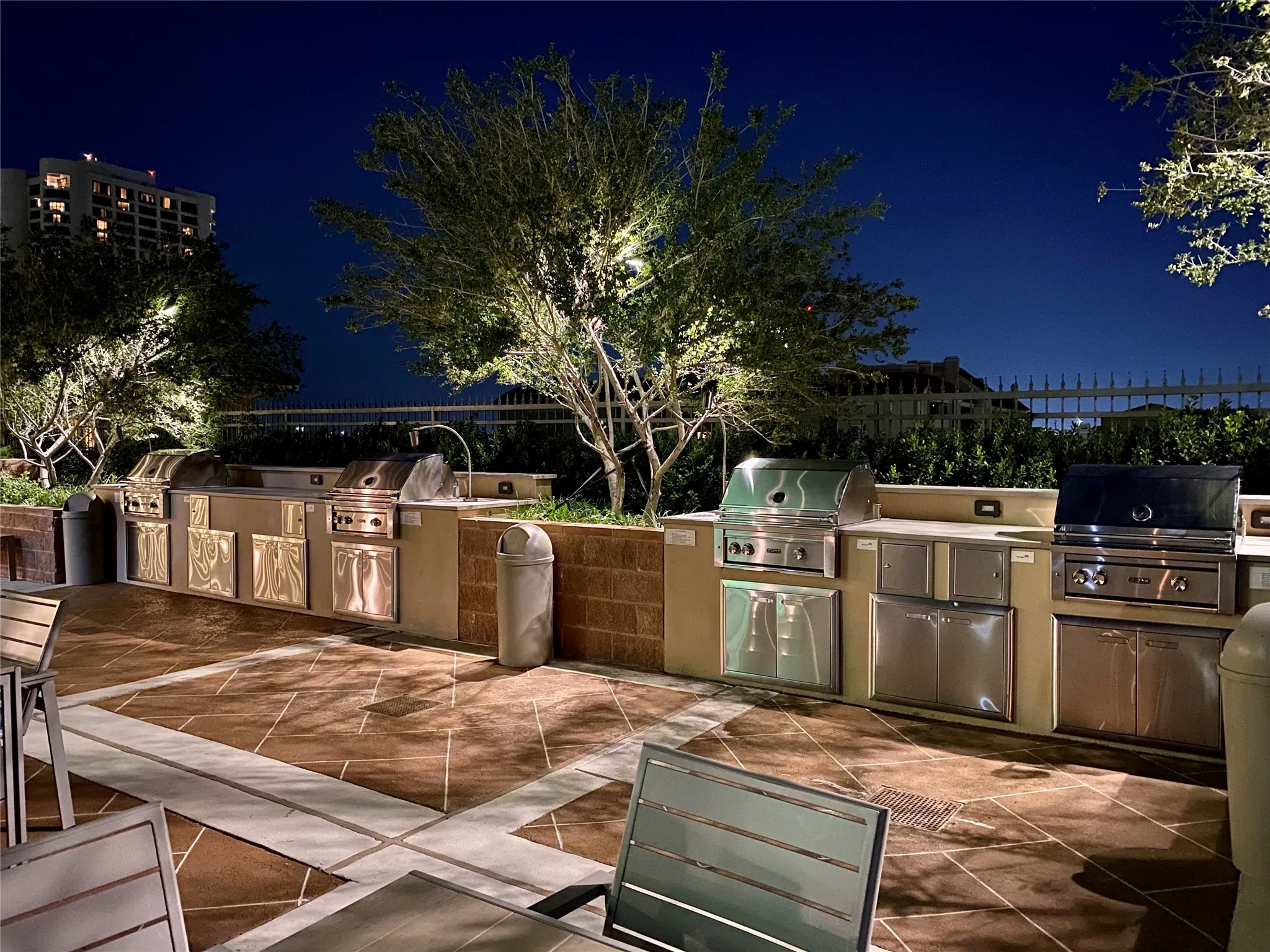 Condominium For Sale in Dallas County , 330 Las Colinas Boulevard E 220, Irving, Texas 75039, 1 Bedroom, 1 Bathroom, 1 Garage spaces, 813 Sqft, built in 2001, mls#21307870, Real Estate Agent in Irving, Homes For Sale in Dallas county, Homes For Sale in Irving, Realtor in Irving Texas, Real Estate Brokerage Independent Realty Texas, Luminita Cordes Realtor