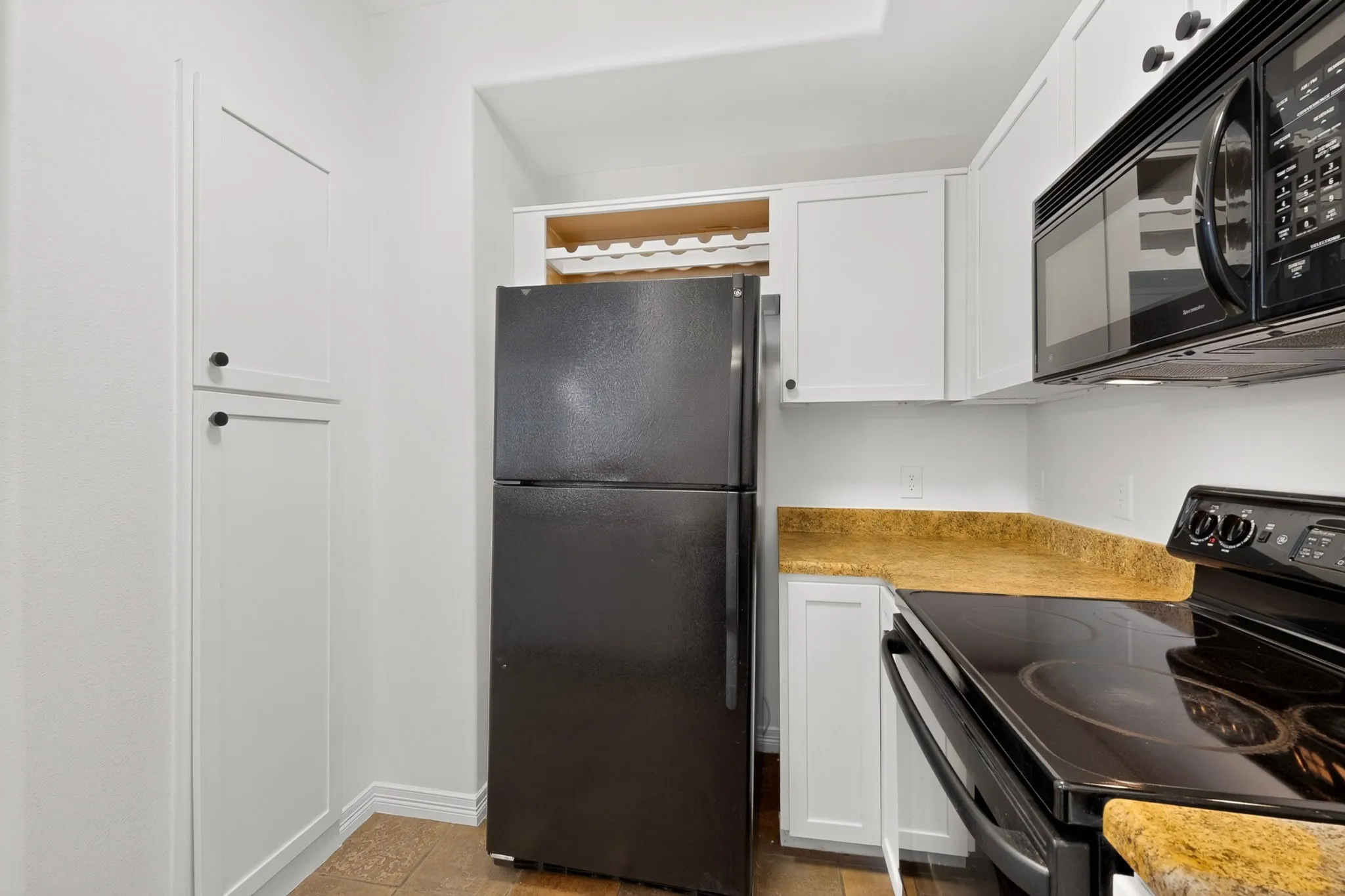 Condominium For Sale in Dallas County , 330 Las Colinas Boulevard E 220, Irving, Texas 75039, 1 Bedroom, 1 Bathroom, 1 Garage spaces, 813 Sqft, built in 2001, mls#21307870, Real Estate Agent in Irving, Homes For Sale in Dallas county, Homes For Sale in Irving, Realtor in Irving Texas, Real Estate Brokerage Independent Realty Texas, Luminita Cordes Realtor