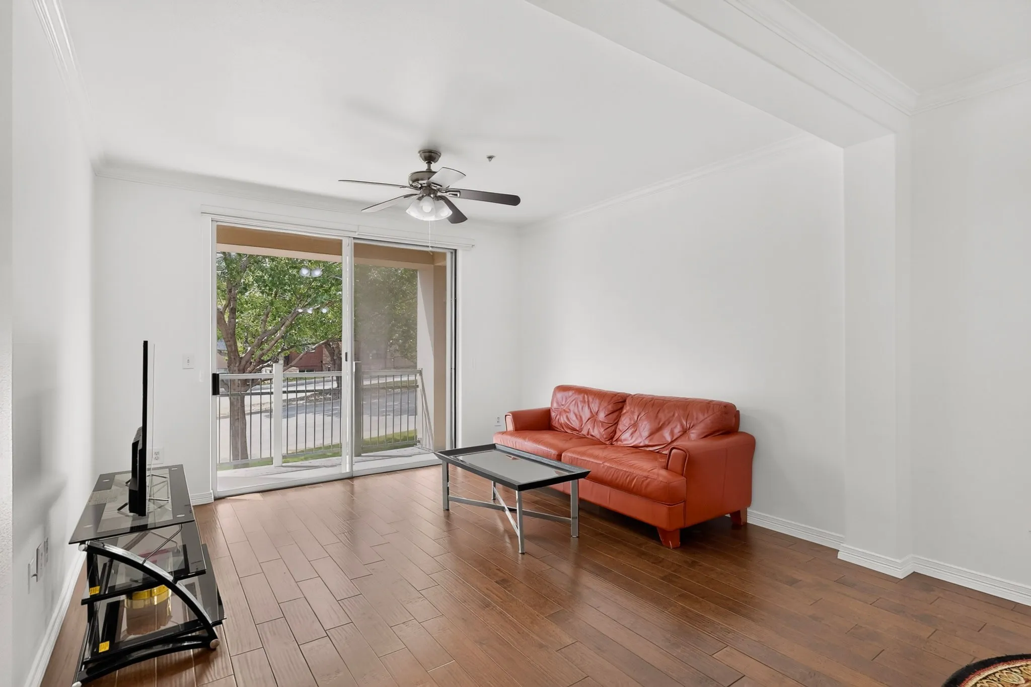 Condominium For Sale in Dallas County , 330 Las Colinas Boulevard E 220, Irving, Texas 75039, 1 Bedroom, 1 Bathroom, 1 Garage spaces, 813 Sqft, built in 2001, mls#21307870, Real Estate Agent in Irving, Homes For Sale in Dallas county, Homes For Sale in Irving, Realtor in Irving Texas, Real Estate Brokerage Independent Realty Texas, Luminita Cordes Realtor