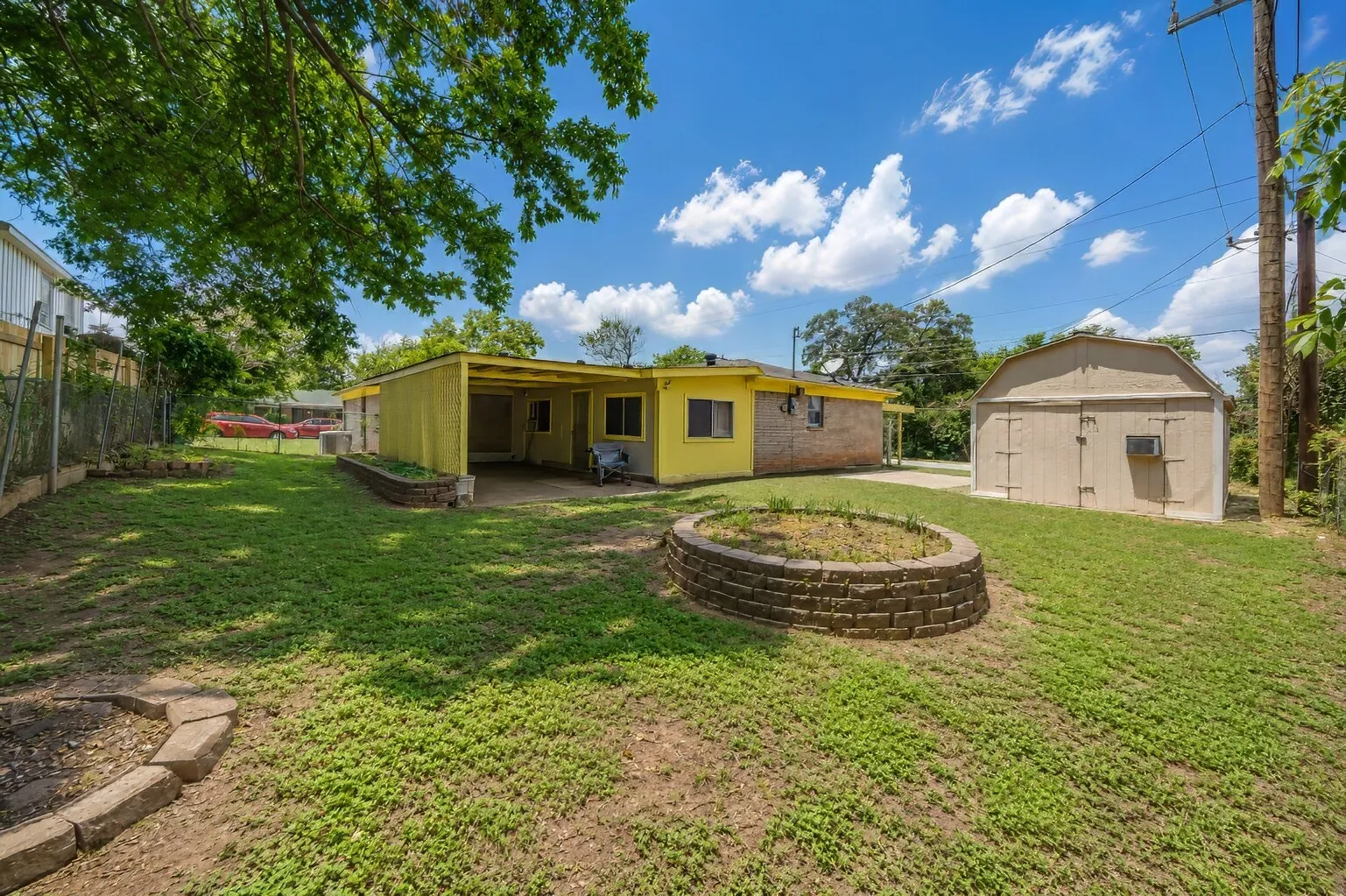 Single Family Residence For Sale in Tarrant County , 4028 Shawnee Trail, Lake Worth, Texas 76135, 4 Bedroom, 2 Bathroom, 2 Garage spaces, 2,260 Sqft, built in 1960, mls#21307778, Real Estate Agent in Lake Worth, Homes For Sale in Tarrant county, Homes For Sale in Lake Worth, Realtor in Lake Worth Texas, Real Estate Brokerage Independent Realty Texas, Luminita Cordes Realtor