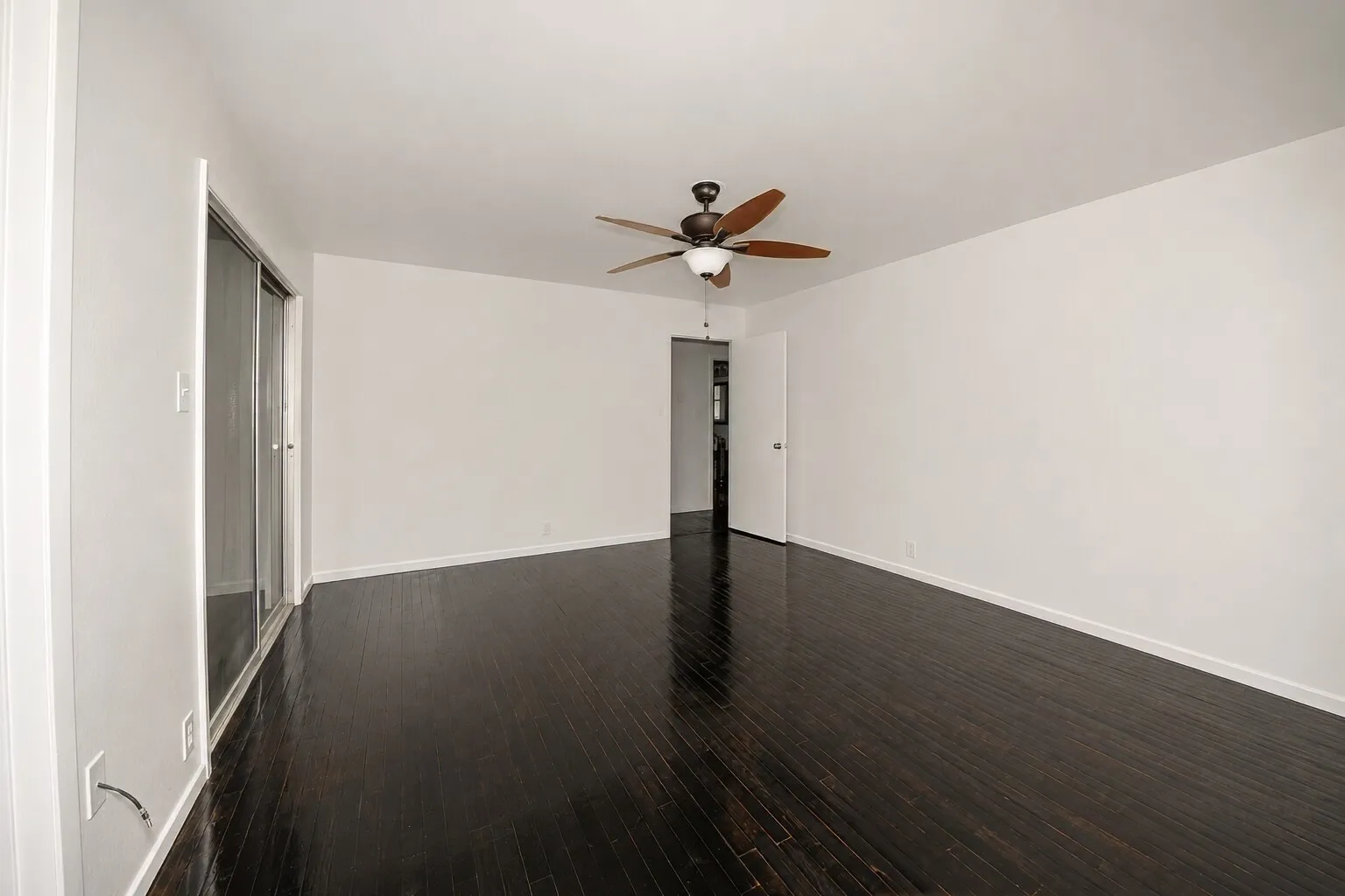 Single Family Residence For Sale in Tarrant County , 4028 Shawnee Trail, Lake Worth, Texas 76135, 4 Bedroom, 2 Bathroom, 2 Garage spaces, 2,260 Sqft, built in 1960, mls#21307778, Real Estate Agent in Lake Worth, Homes For Sale in Tarrant county, Homes For Sale in Lake Worth, Realtor in Lake Worth Texas, Real Estate Brokerage Independent Realty Texas, Luminita Cordes Realtor