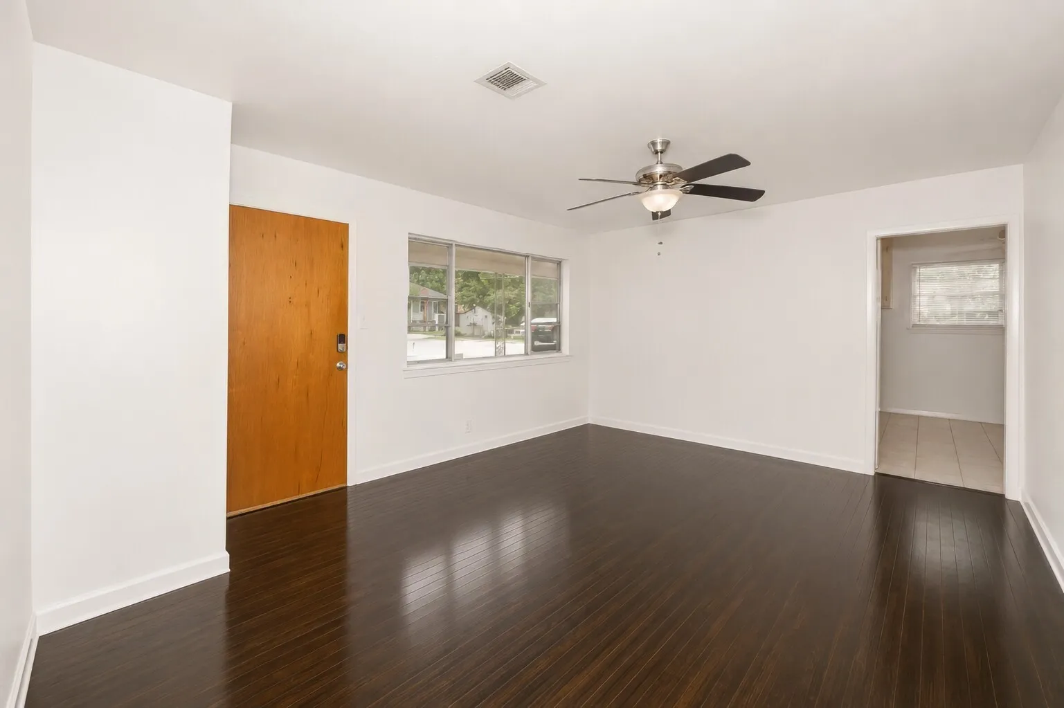 Single Family Residence For Sale in Tarrant County , 4028 Shawnee Trail, Lake Worth, Texas 76135, 4 Bedroom, 2 Bathroom, 2 Garage spaces, 2,260 Sqft, built in 1960, mls#21307778, Real Estate Agent in Lake Worth, Homes For Sale in Tarrant county, Homes For Sale in Lake Worth, Realtor in Lake Worth Texas, Real Estate Brokerage Independent Realty Texas, Luminita Cordes Realtor
