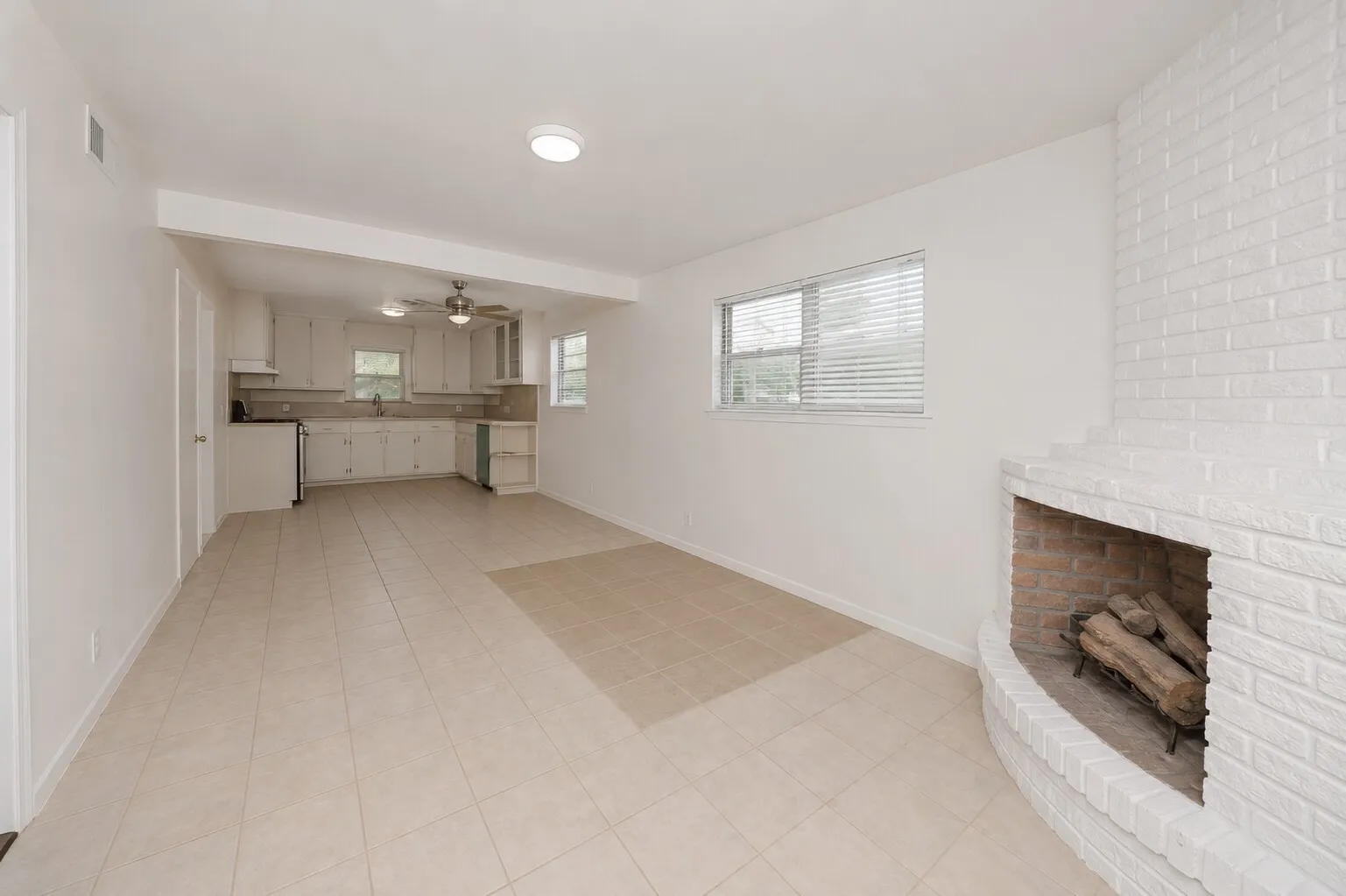 Single Family Residence For Sale in Tarrant County , 4028 Shawnee Trail, Lake Worth, Texas 76135, 4 Bedroom, 2 Bathroom, 2 Garage spaces, 2,260 Sqft, built in 1960, mls#21307778, Real Estate Agent in Lake Worth, Homes For Sale in Tarrant county, Homes For Sale in Lake Worth, Realtor in Lake Worth Texas, Real Estate Brokerage Independent Realty Texas, Luminita Cordes Realtor