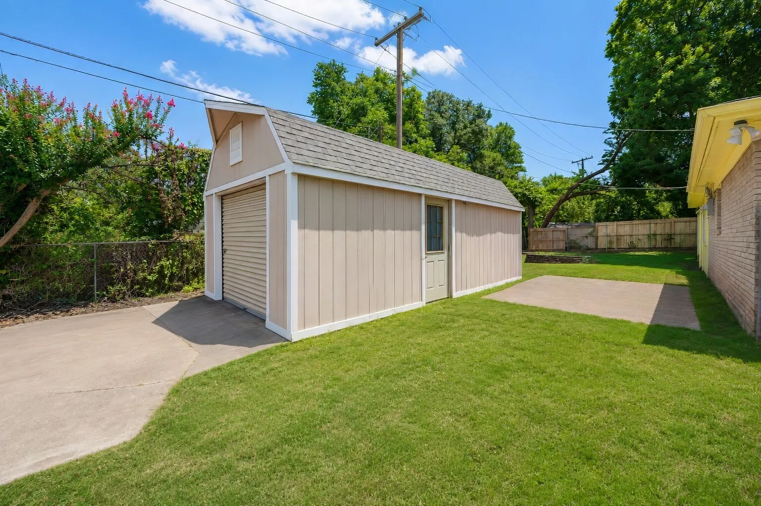 Single Family Residence For Sale in Tarrant County , 4028 Shawnee Trail, Lake Worth, Texas 76135, 4 Bedroom, 2 Bathroom, 2 Garage spaces, 2,260 Sqft, built in 1960, mls#21307778, Real Estate Agent in Lake Worth, Homes For Sale in Tarrant county, Homes For Sale in Lake Worth, Realtor in Lake Worth Texas, Real Estate Brokerage Independent Realty Texas, Luminita Cordes Realtor