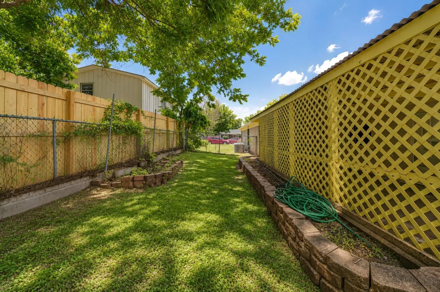 Single Family Residence For Sale in Tarrant County , 4028 Shawnee Trail, Lake Worth, Texas 76135, 4 Bedroom, 2 Bathroom, 2 Garage spaces, 2,260 Sqft, built in 1960, mls#21307778, Real Estate Agent in Lake Worth, Homes For Sale in Tarrant county, Homes For Sale in Lake Worth, Realtor in Lake Worth Texas, Real Estate Brokerage Independent Realty Texas, Luminita Cordes Realtor
