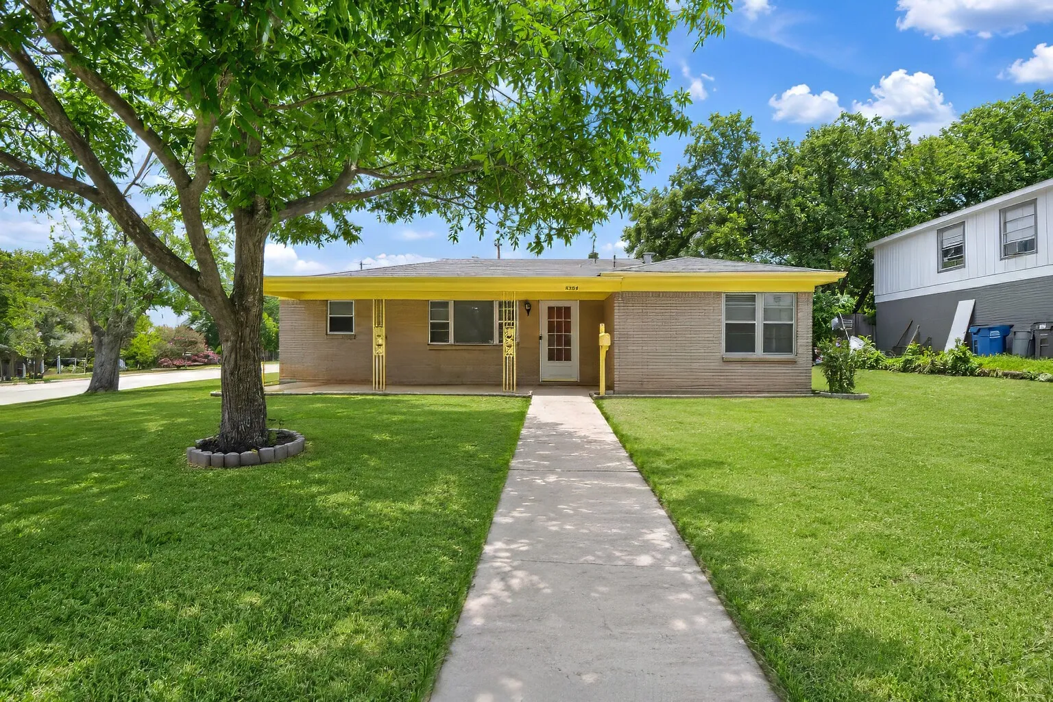 Single Family Residence For Sale in Tarrant County , 4028 Shawnee Trail, Lake Worth, Texas 76135, 4 Bedroom, 2 Bathroom, 2 Garage spaces, 2,260 Sqft, built in 1960, mls#21307778, Real Estate Agent in Lake Worth, Homes For Sale in Tarrant county, Homes For Sale in Lake Worth, Realtor in Lake Worth Texas, Real Estate Brokerage Independent Realty Texas, Luminita Cordes Realtor