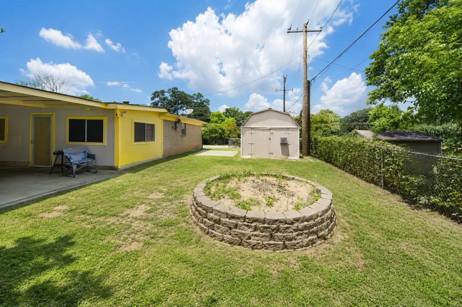 Single Family Residence For Sale in Tarrant County , 4028 Shawnee Trail, Lake Worth, Texas 76135, 4 Bedroom, 2 Bathroom, 2 Garage spaces, 2,260 Sqft, built in 1960, mls#21307778, Real Estate Agent in Lake Worth, Homes For Sale in Tarrant county, Homes For Sale in Lake Worth, Realtor in Lake Worth Texas, Real Estate Brokerage Independent Realty Texas, Luminita Cordes Realtor