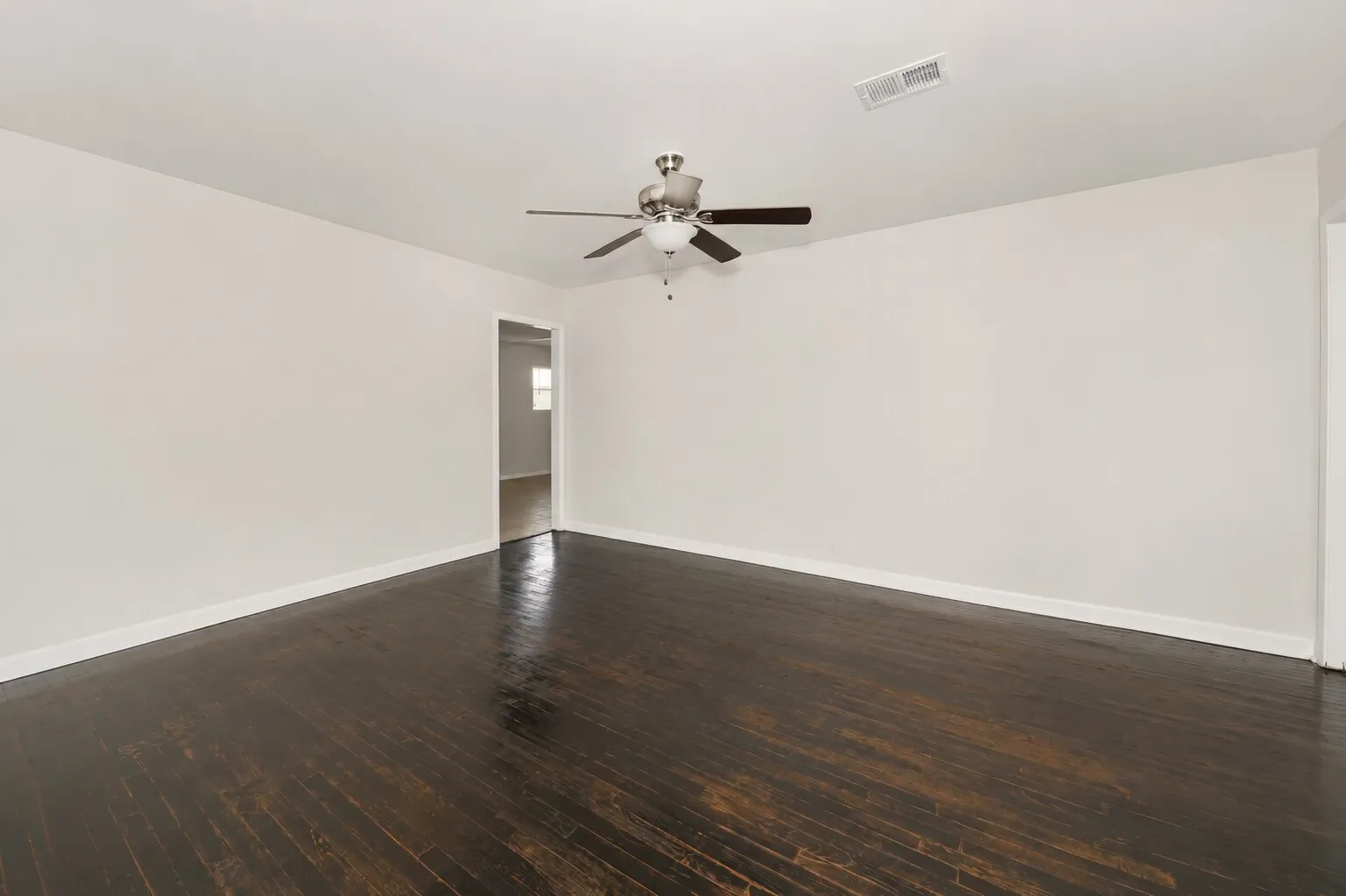 Single Family Residence For Sale in Tarrant County , 4028 Shawnee Trail, Lake Worth, Texas 76135, 4 Bedroom, 2 Bathroom, 2 Garage spaces, 2,260 Sqft, built in 1960, mls#21307778, Real Estate Agent in Lake Worth, Homes For Sale in Tarrant county, Homes For Sale in Lake Worth, Realtor in Lake Worth Texas, Real Estate Brokerage Independent Realty Texas, Luminita Cordes Realtor