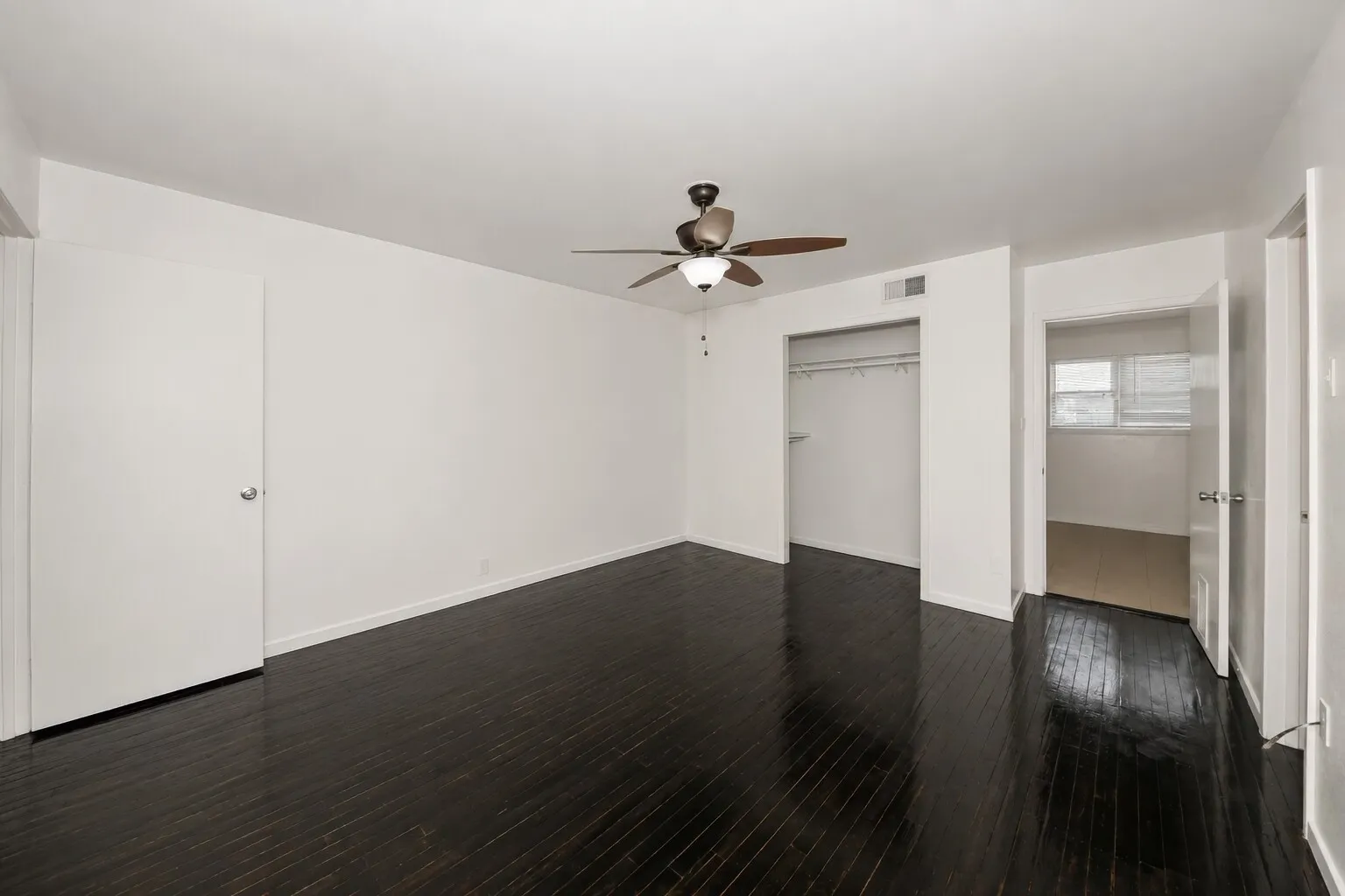 Single Family Residence For Sale in Tarrant County , 4028 Shawnee Trail, Lake Worth, Texas 76135, 4 Bedroom, 2 Bathroom, 2 Garage spaces, 2,260 Sqft, built in 1960, mls#21307778, Real Estate Agent in Lake Worth, Homes For Sale in Tarrant county, Homes For Sale in Lake Worth, Realtor in Lake Worth Texas, Real Estate Brokerage Independent Realty Texas, Luminita Cordes Realtor