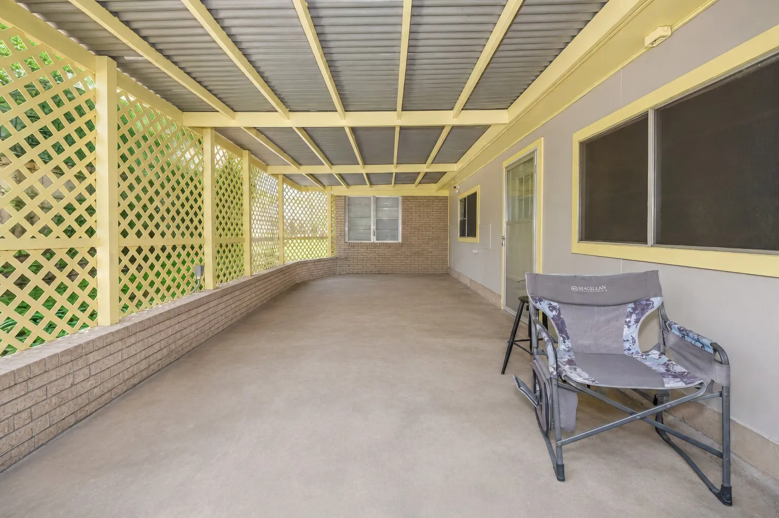 Single Family Residence For Sale in Tarrant County , 4028 Shawnee Trail, Lake Worth, Texas 76135, 4 Bedroom, 2 Bathroom, 2 Garage spaces, 2,260 Sqft, built in 1960, mls#21307778, Real Estate Agent in Lake Worth, Homes For Sale in Tarrant county, Homes For Sale in Lake Worth, Realtor in Lake Worth Texas, Real Estate Brokerage Independent Realty Texas, Luminita Cordes Realtor