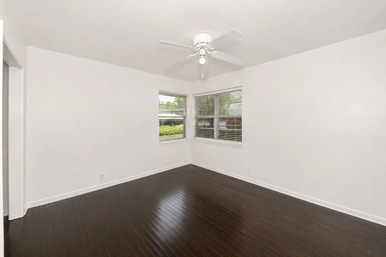 Single Family Residence For Sale in Tarrant County , 4028 Shawnee Trail, Lake Worth, Texas 76135, 4 Bedroom, 2 Bathroom, 2 Garage spaces, 2,260 Sqft, built in 1960, mls#21307778, Real Estate Agent in Lake Worth, Homes For Sale in Tarrant county, Homes For Sale in Lake Worth, Realtor in Lake Worth Texas, Real Estate Brokerage Independent Realty Texas, Luminita Cordes Realtor