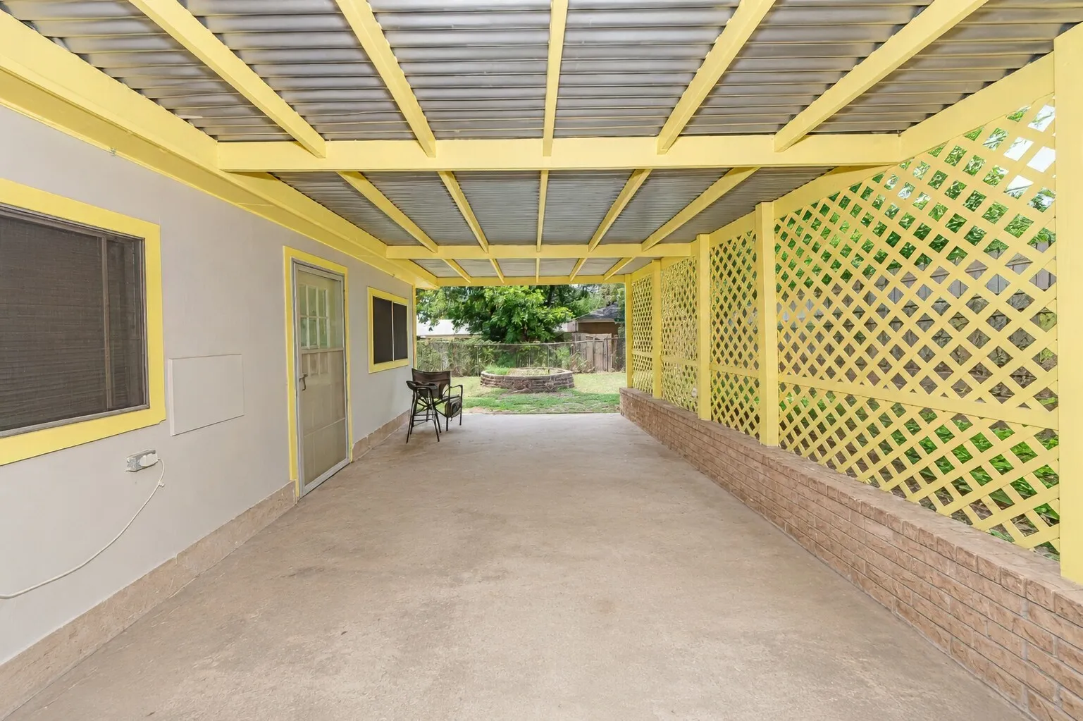 Single Family Residence For Sale in Tarrant County , 4028 Shawnee Trail, Lake Worth, Texas 76135, 4 Bedroom, 2 Bathroom, 2 Garage spaces, 2,260 Sqft, built in 1960, mls#21307778, Real Estate Agent in Lake Worth, Homes For Sale in Tarrant county, Homes For Sale in Lake Worth, Realtor in Lake Worth Texas, Real Estate Brokerage Independent Realty Texas, Luminita Cordes Realtor
