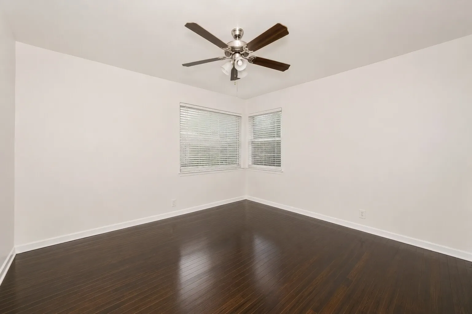 Single Family Residence For Sale in Tarrant County , 4028 Shawnee Trail, Lake Worth, Texas 76135, 4 Bedroom, 2 Bathroom, 2 Garage spaces, 2,260 Sqft, built in 1960, mls#21307778, Real Estate Agent in Lake Worth, Homes For Sale in Tarrant county, Homes For Sale in Lake Worth, Realtor in Lake Worth Texas, Real Estate Brokerage Independent Realty Texas, Luminita Cordes Realtor