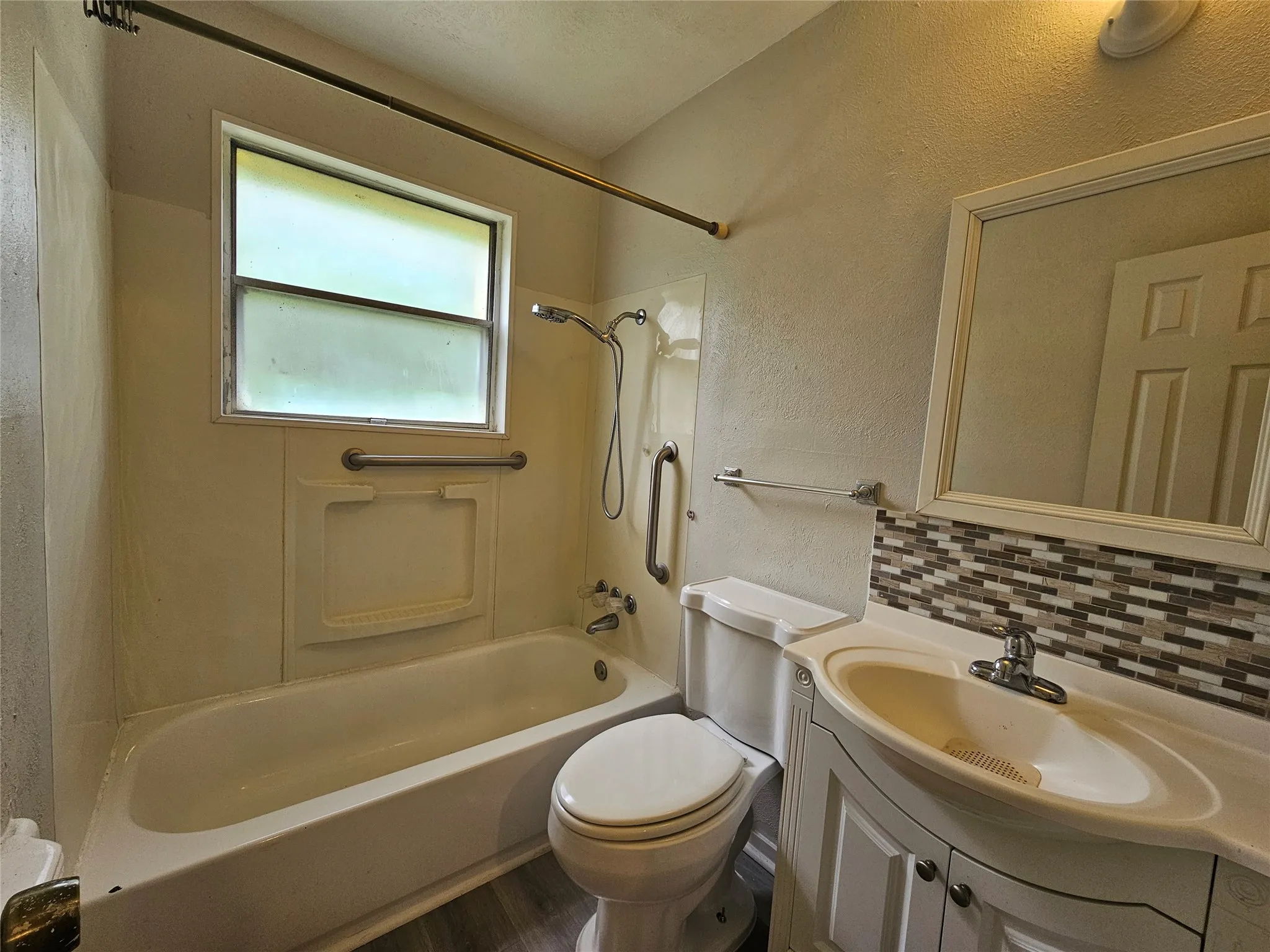 Single Family Residence For Rent in Dallas County , 119 Palm Oak Drive, Dallas, Texas 75217, 4 Bedroom, 2 Bathroom, Garage spaces, 2,100 Sqft, built in 1959, mls#21307879, Real Estate Agent in Dallas, Homes For Rent in Dallas county, Homes For Rent in Dallas, Realtor in Dallas Texas, Real Estate Brokerage Independent Realty Texas, Luminita Cordes Realtor