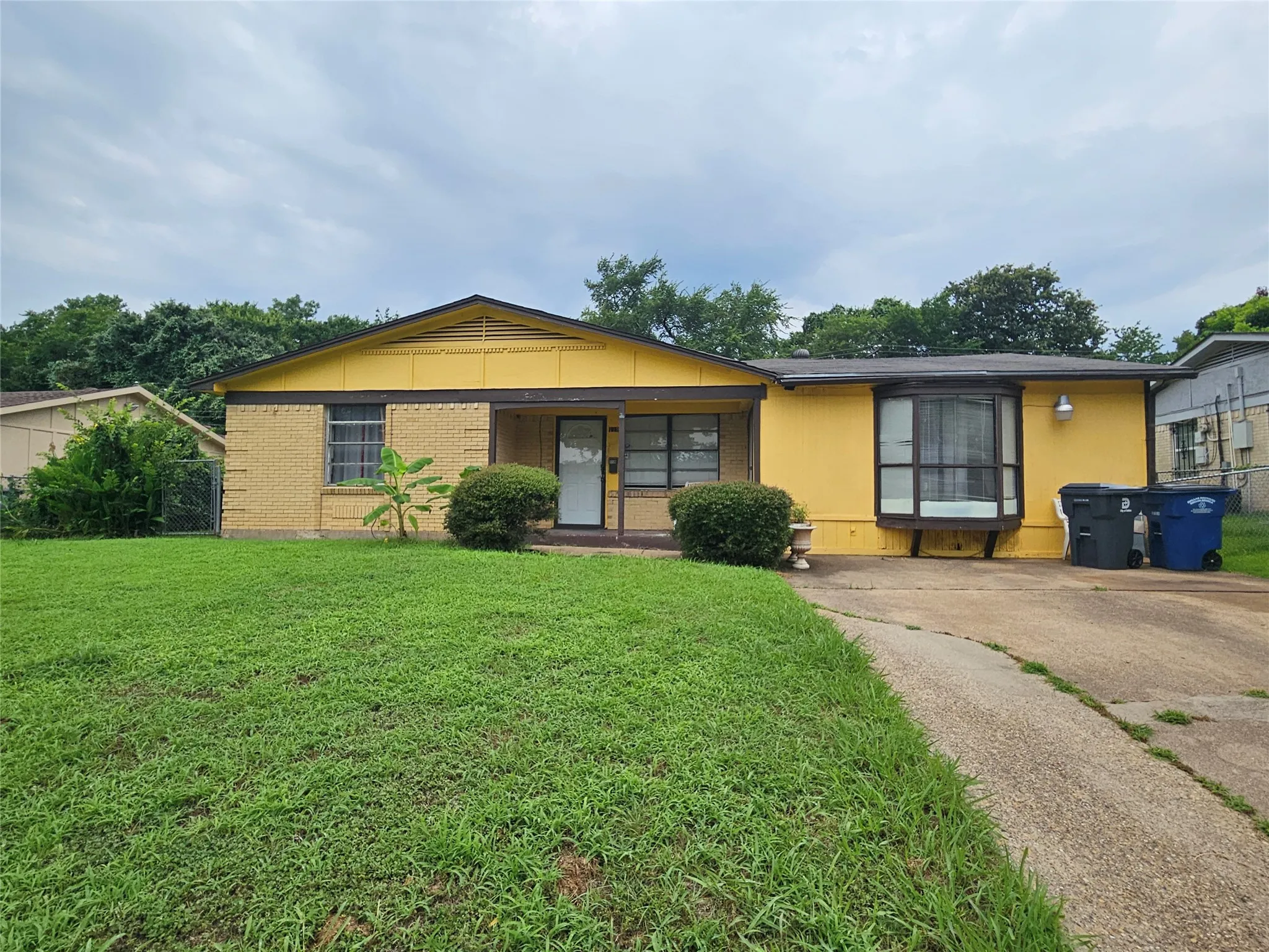 Single Family Residence For Rent in Dallas County , 119 Palm Oak Drive, Dallas, Texas 75217, 4 Bedroom, 2 Bathroom, Garage spaces, 2,100 Sqft, built in 1959, mls#21307879, Real Estate Agent in Dallas, Homes For Rent in Dallas county, Homes For Rent in Dallas, Realtor in Dallas Texas, Real Estate Brokerage Independent Realty Texas, Luminita Cordes Realtor
