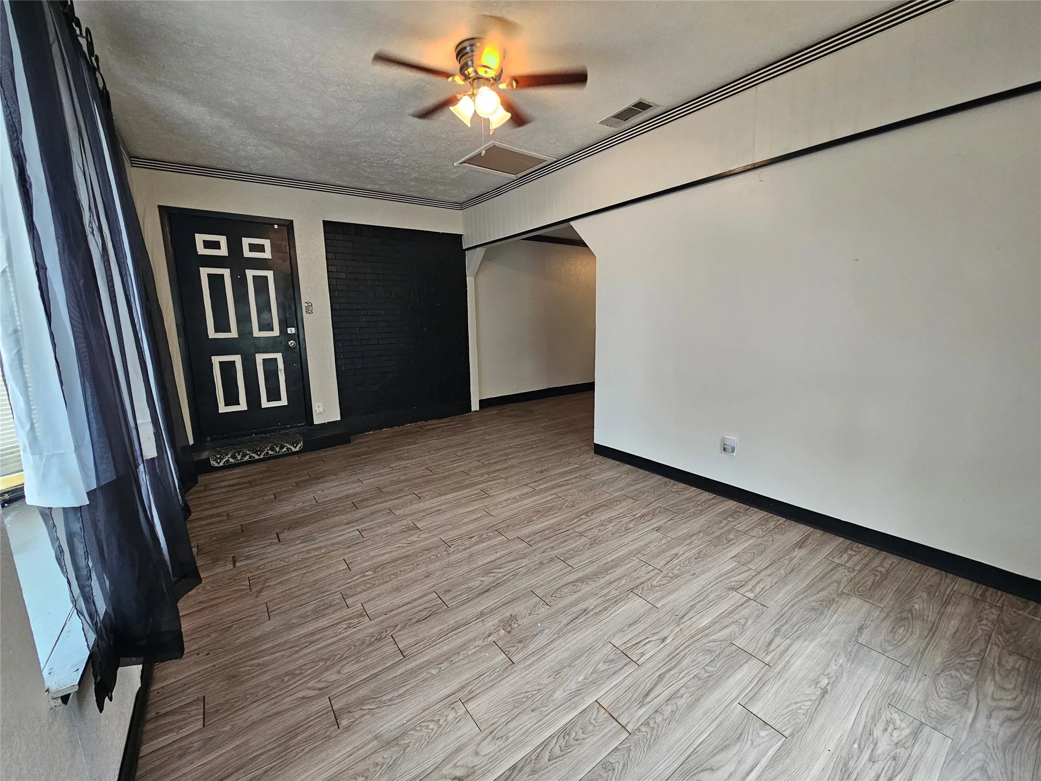 Single Family Residence For Rent in Dallas County , 119 Palm Oak Drive, Dallas, Texas 75217, 4 Bedroom, 2 Bathroom, Garage spaces, 2,100 Sqft, built in 1959, mls#21307879, Real Estate Agent in Dallas, Homes For Rent in Dallas county, Homes For Rent in Dallas, Realtor in Dallas Texas, Real Estate Brokerage Independent Realty Texas, Luminita Cordes Realtor