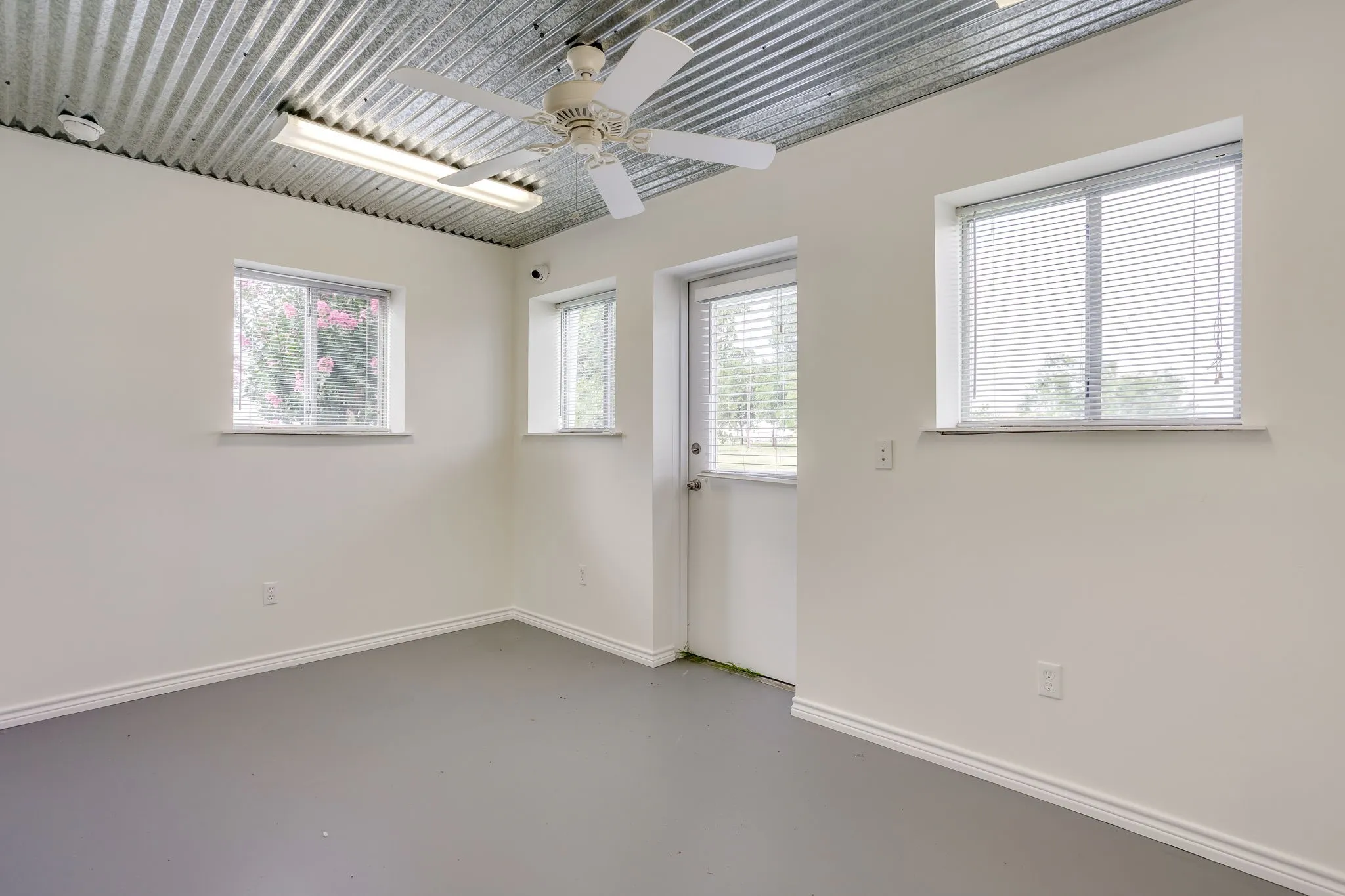Single Family Residence For Sale in Hood County , 5600 Matlock Road, Granbury, Texas 76049, 3 Bedrooms, 2 Bathrooms, 1 Garage spaces, 1,455 Sqft, built in 1990, Price $900,000, mls#21305781, Real Estate Agent in Granbury, Homes For Sale in Hood county, Homes For Sale in Granbury, Realtor in Granbury Texas, Real Estate Brokerage Independent Realty Texas, Luminita Cordes Realtor