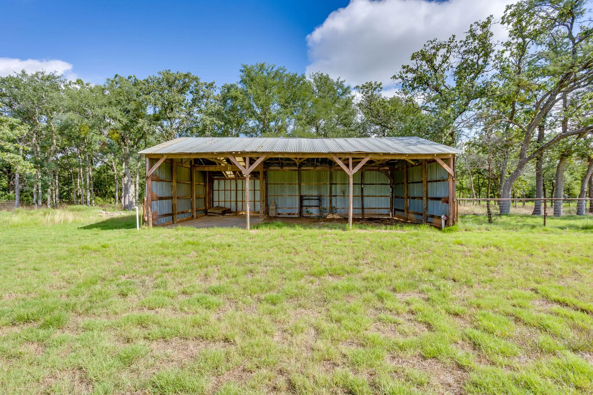 Single Family Residence For Sale in Hood County , 5600 Matlock Road, Granbury, Texas 76049, 3 Bedrooms, 2 Bathrooms, 1 Garage spaces, 1,455 Sqft, built in 1990, Price $900,000, mls#21305781, Real Estate Agent in Granbury, Homes For Sale in Hood county, Homes For Sale in Granbury, Realtor in Granbury Texas, Real Estate Brokerage Independent Realty Texas, Luminita Cordes Realtor