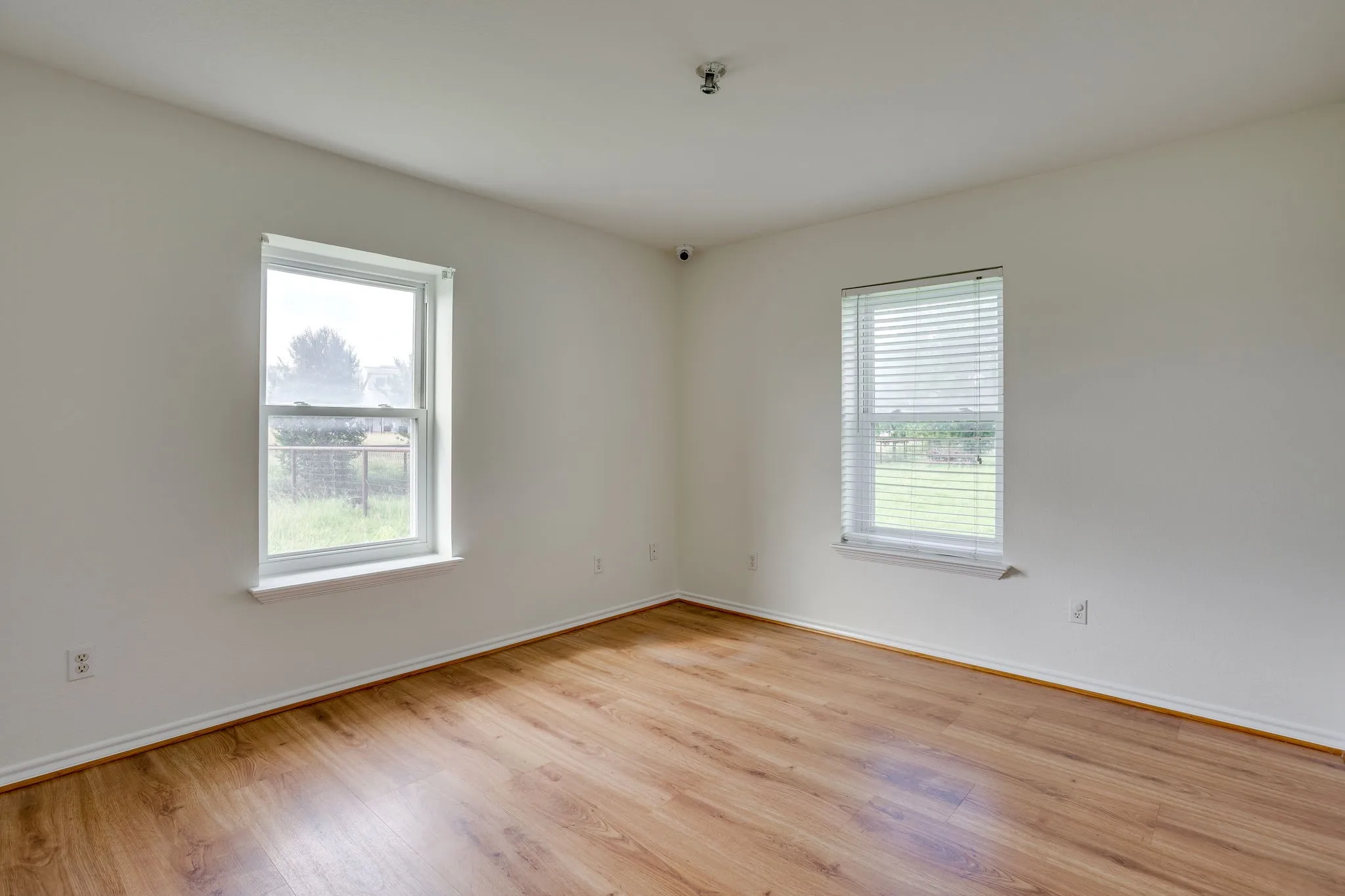 Single Family Residence For Sale in Hood County , 5600 Matlock Road, Granbury, Texas 76049, 3 Bedrooms, 2 Bathrooms, 1 Garage spaces, 1,455 Sqft, built in 1990, Price $900,000, mls#21305781, Real Estate Agent in Granbury, Homes For Sale in Hood county, Homes For Sale in Granbury, Realtor in Granbury Texas, Real Estate Brokerage Independent Realty Texas, Luminita Cordes Realtor