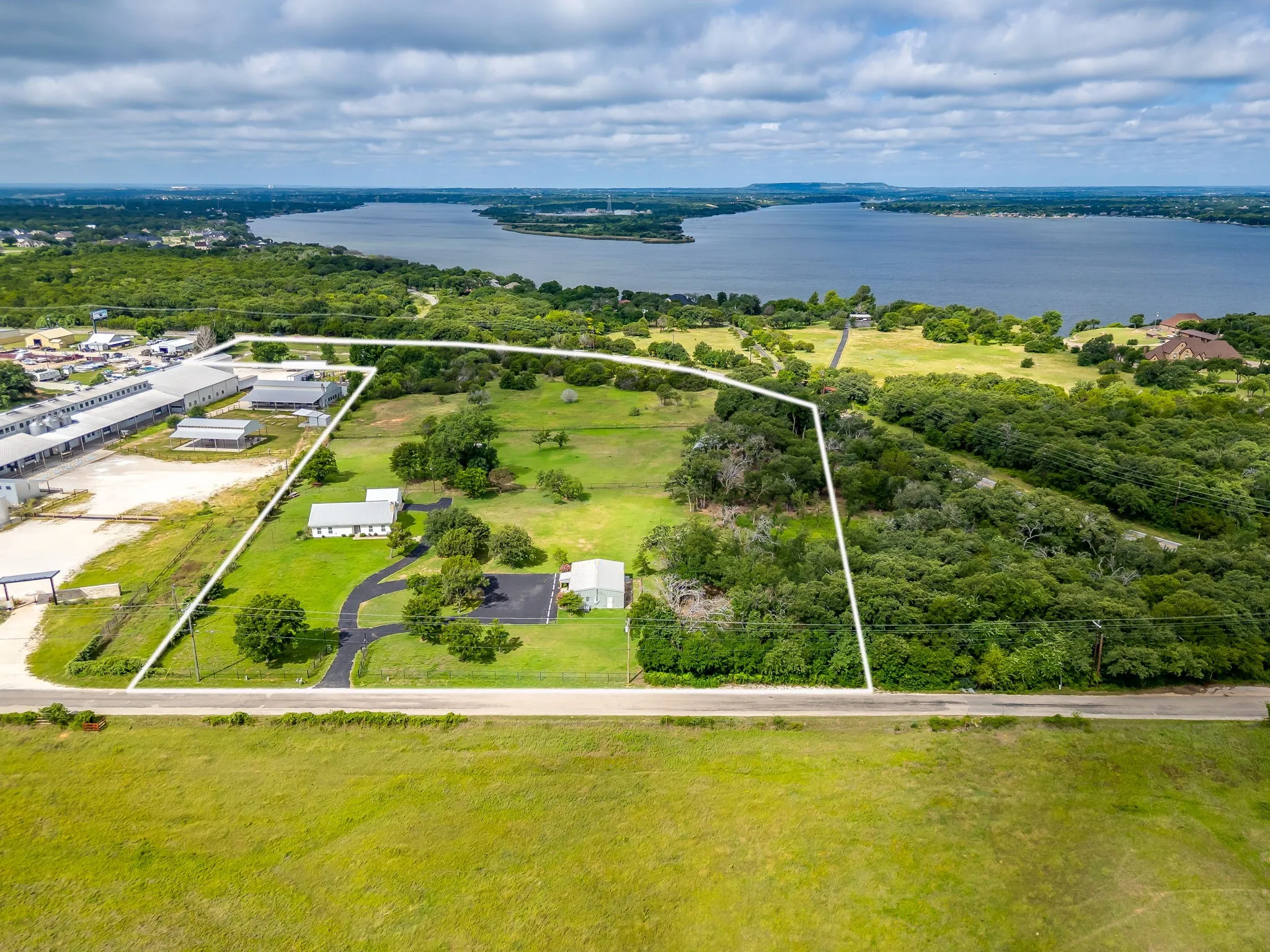 Single Family Residence For Sale in Hood County , 5600 Matlock Road, Granbury, Texas 76049, 3 Bedrooms, 2 Bathrooms, 1 Garage spaces, 1,455 Sqft, built in 1990, Price $900,000, mls#21305781, Real Estate Agent in Granbury, Homes For Sale in Hood county, Homes For Sale in Granbury, Realtor in Granbury Texas, Real Estate Brokerage Independent Realty Texas, Luminita Cordes Realtor