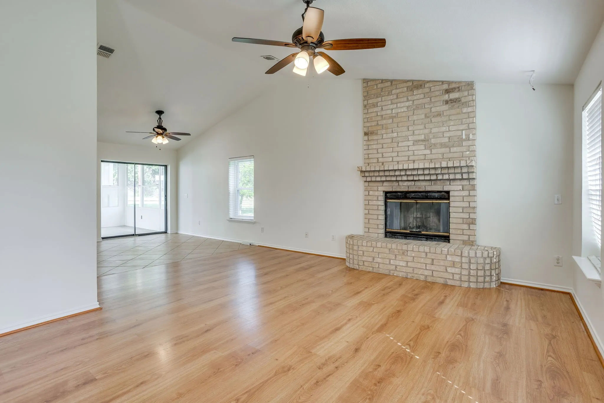 Single Family Residence For Sale in Hood County , 5600 Matlock Road, Granbury, Texas 76049, 3 Bedrooms, 2 Bathrooms, 1 Garage spaces, 1,455 Sqft, built in 1990, Price $900,000, mls#21305781, Real Estate Agent in Granbury, Homes For Sale in Hood county, Homes For Sale in Granbury, Realtor in Granbury Texas, Real Estate Brokerage Independent Realty Texas, Luminita Cordes Realtor