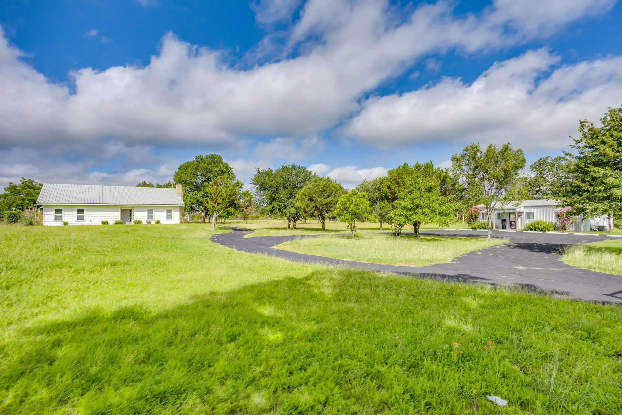 Single Family Residence For Sale in Hood County , 5600 Matlock Road, Granbury, Texas 76049, 3 Bedrooms, 2 Bathrooms, 1 Garage spaces, 1,455 Sqft, built in 1990, Price $900,000, mls#21305781, Real Estate Agent in Granbury, Homes For Sale in Hood county, Homes For Sale in Granbury, Realtor in Granbury Texas, Real Estate Brokerage Independent Realty Texas, Luminita Cordes Realtor