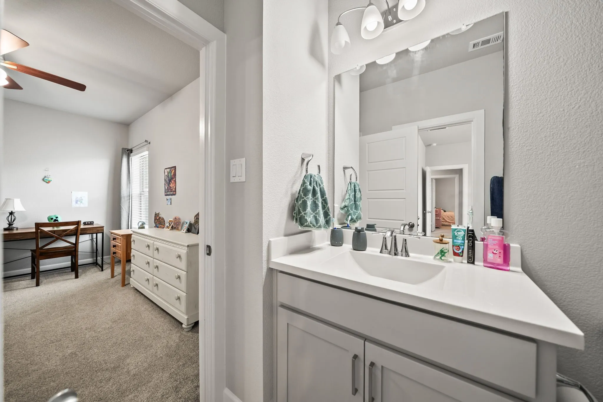 Single Family Residence For Rent in Denton County , 1604 Moss Trail Court, Argyle, Texas 76226, 5 Bedroom, 4 Bathroom, 2 Garage spaces, 3,559 Sqft, built in 2020, mls#21305957, Real Estate Agent in Argyle, Homes For Rent in Denton county, Homes For Rent in Argyle, Realtor in Argyle Texas, Real Estate Brokerage Independent Realty Texas, Luminita Cordes Realtor