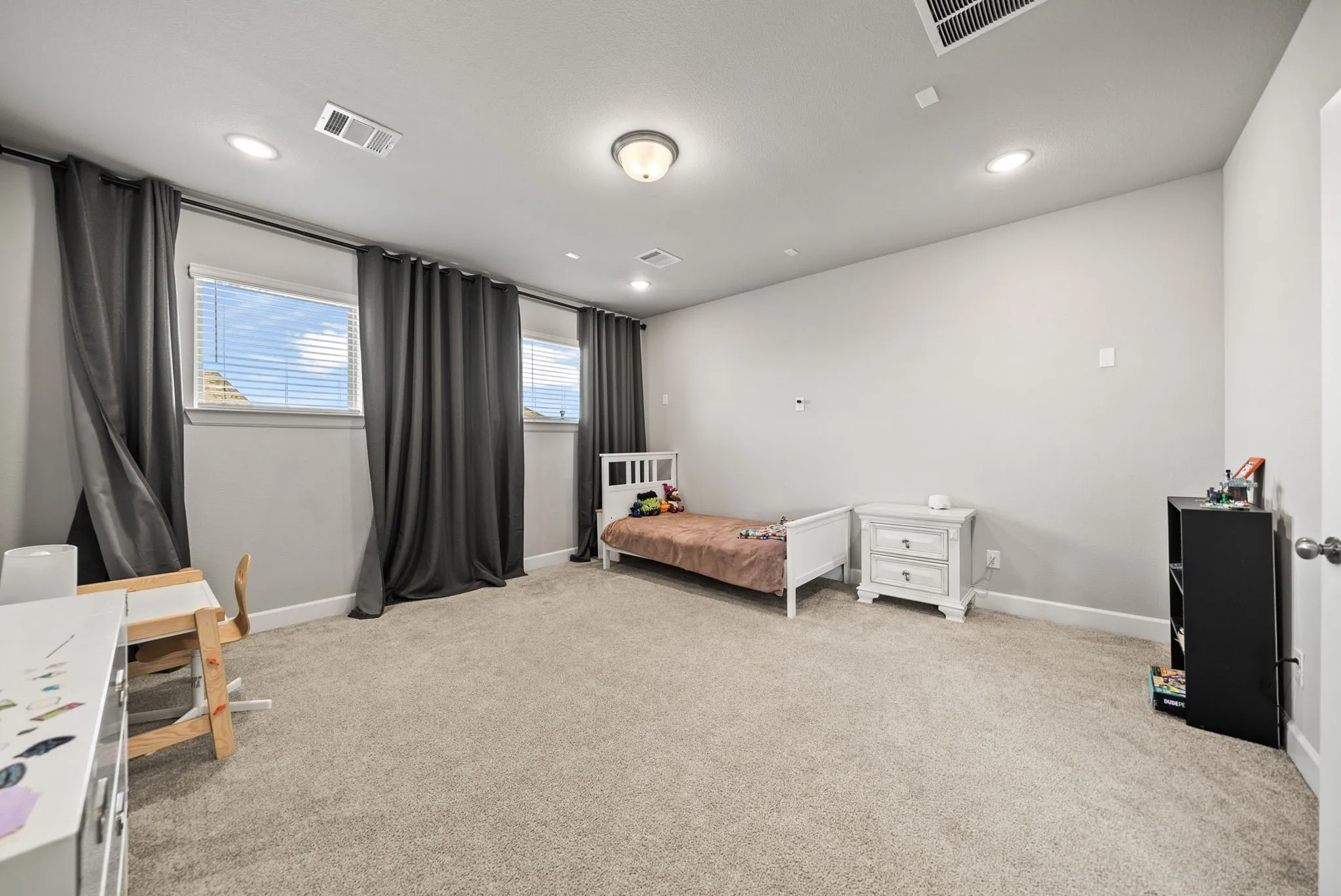 Single Family Residence For Rent in Denton County , 1604 Moss Trail Court, Argyle, Texas 76226, 5 Bedroom, 4 Bathroom, 2 Garage spaces, 3,559 Sqft, built in 2020, mls#21305957, Real Estate Agent in Argyle, Homes For Rent in Denton county, Homes For Rent in Argyle, Realtor in Argyle Texas, Real Estate Brokerage Independent Realty Texas, Luminita Cordes Realtor