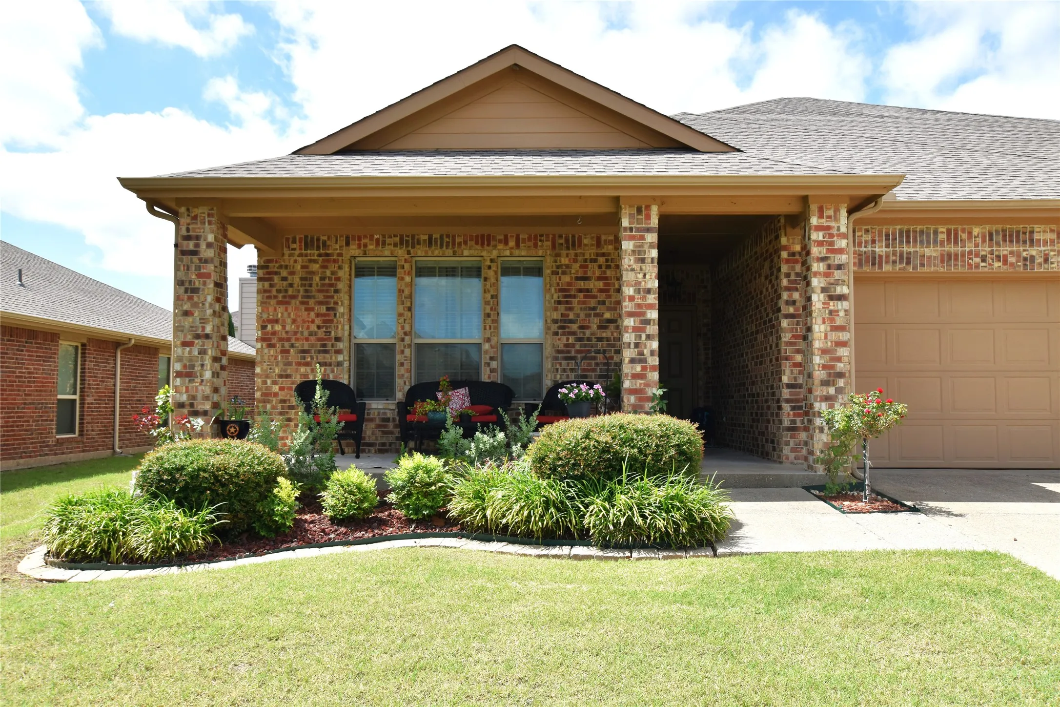 Single Family Residence For Sale in Collin County , 309 Magnolia Drive, Josephine, Texas 75173, 4 Bedroom, 3 Bathroom, 3 Garage spaces, 2,444 Sqft, built in 2012, mls#21307911, Real Estate Agent in Josephine, Homes For Sale in Collin county, Homes For Sale in Josephine, Realtor in Josephine Texas, Real Estate Brokerage Independent Realty Texas, Luminita Cordes Realtor